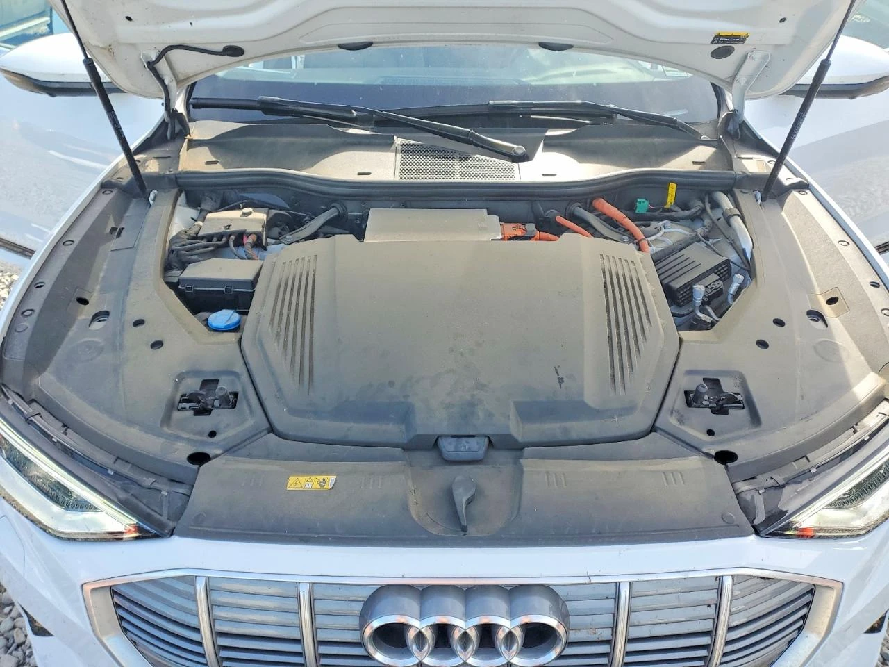 Audi E-Tron Premium Plus quattro, снимка 12 - Автомобили и джипове - 54235775