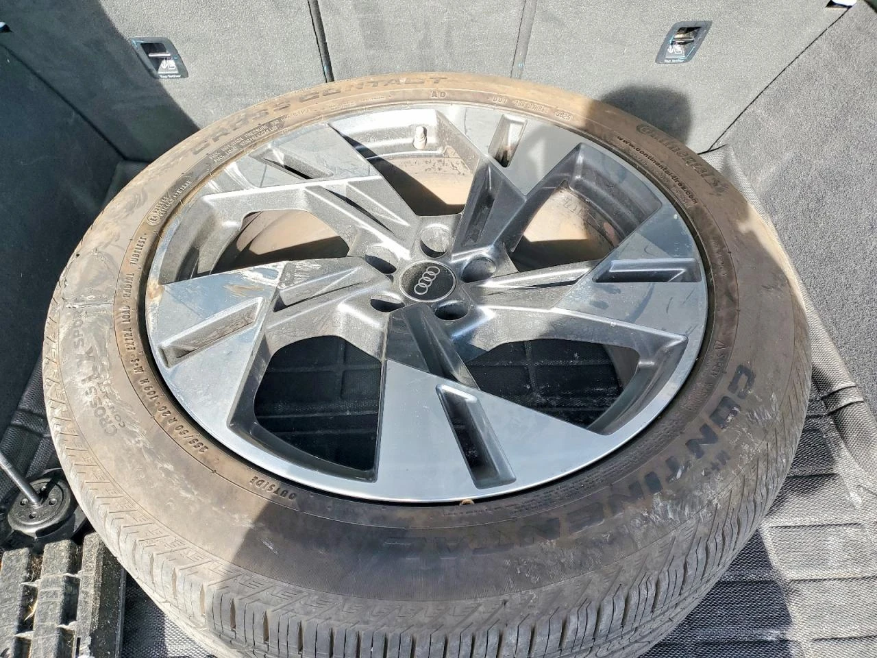 Audi E-Tron Premium Plus quattro, снимка 13 - Автомобили и джипове - 54235775