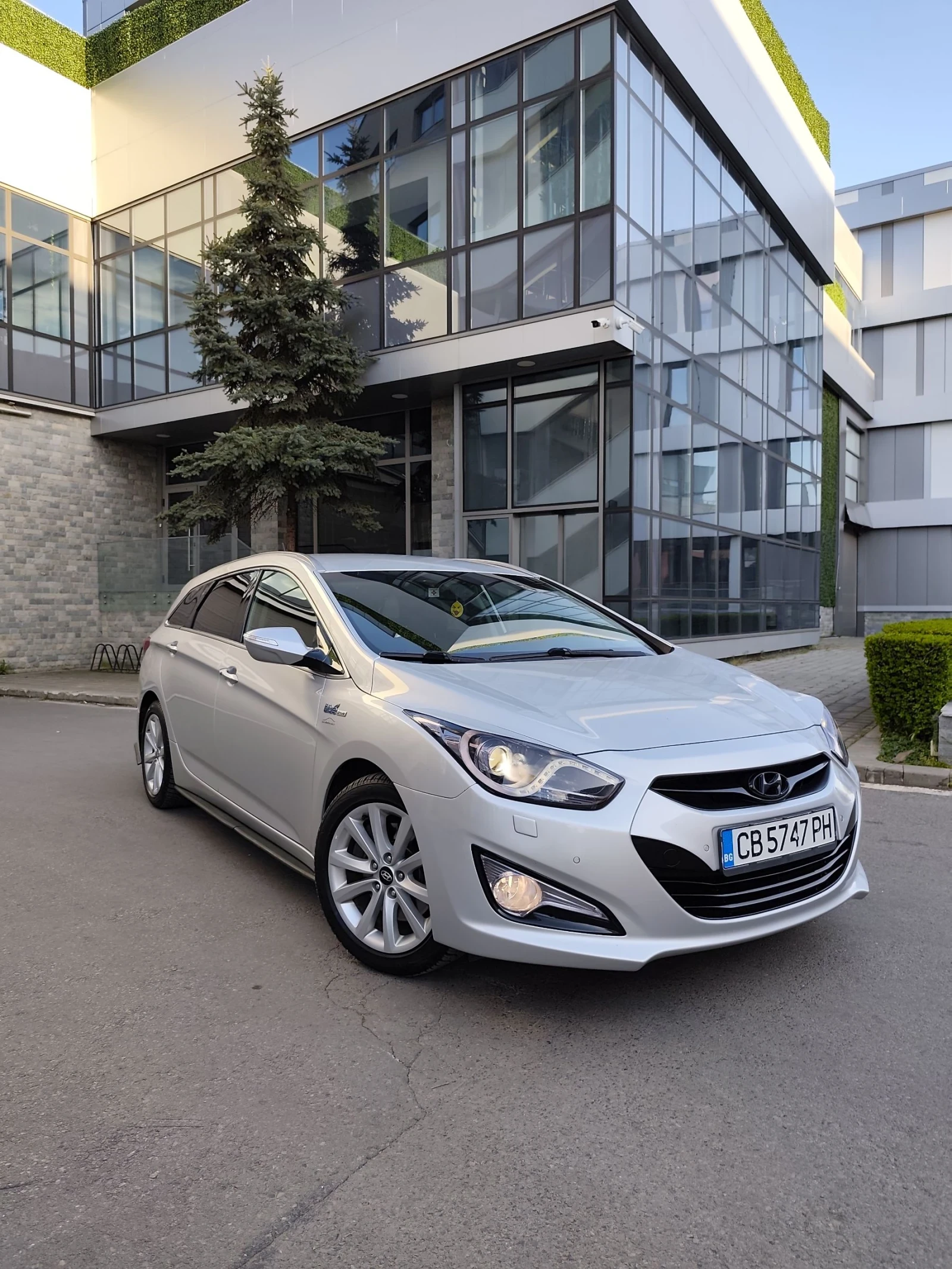Hyundai I40 1.7 CRDI 136кс NAVI Камера подгрев УНИКАТ, снимка 2 - Автомобили и джипове - 54241107