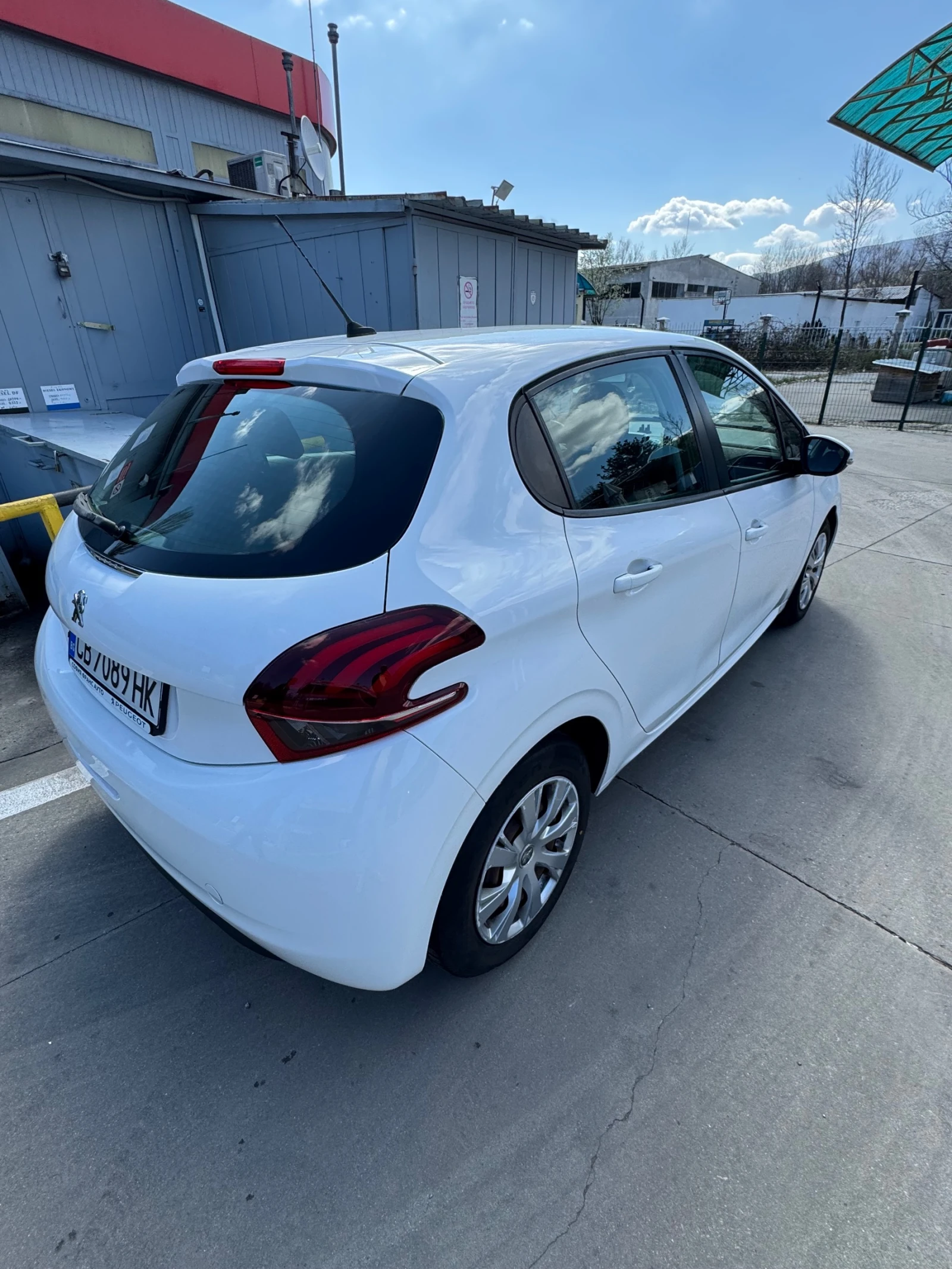 Peugeot 208, снимка 2 - Автомобили и джипове - 54346437