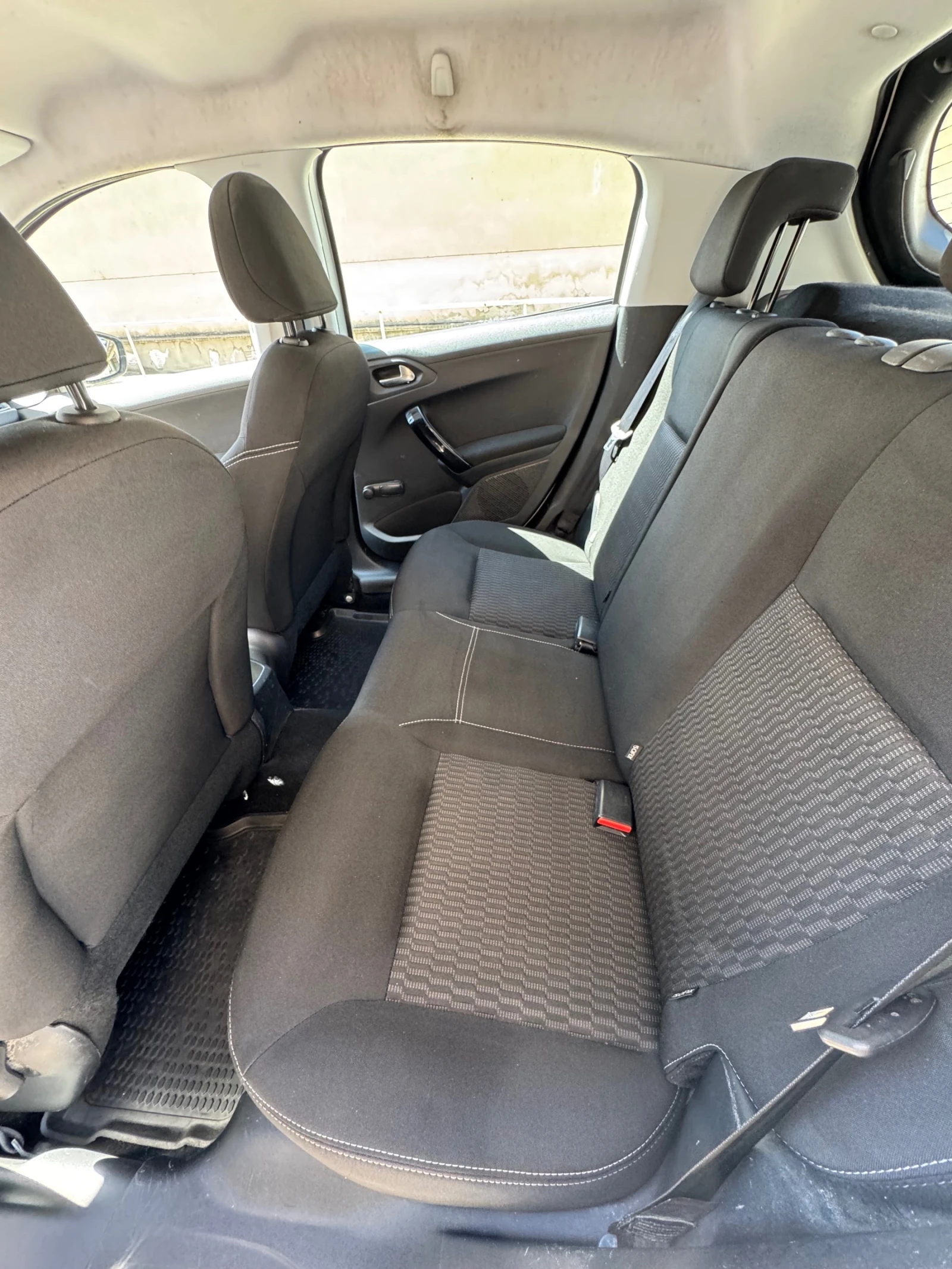 Peugeot 208, снимка 9 - Автомобили и джипове - 54346437