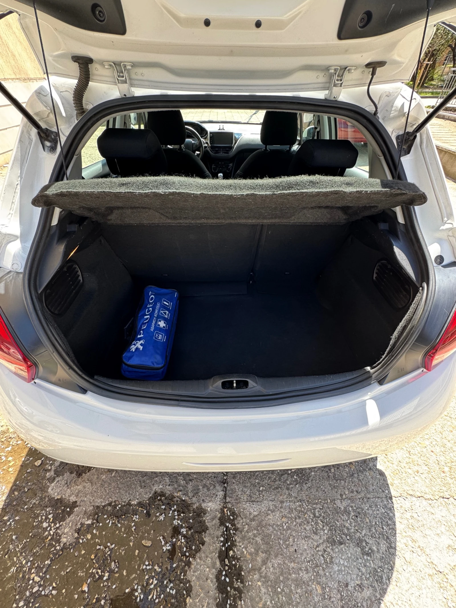 Peugeot 208, снимка 10 - Автомобили и джипове - 54346437