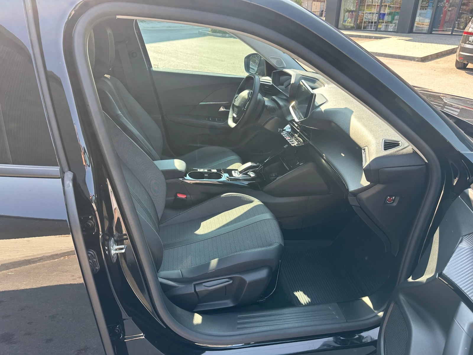 Peugeot 2008 Electric Drive* 50kWh, снимка 14 - Автомобили и джипове - 55204311