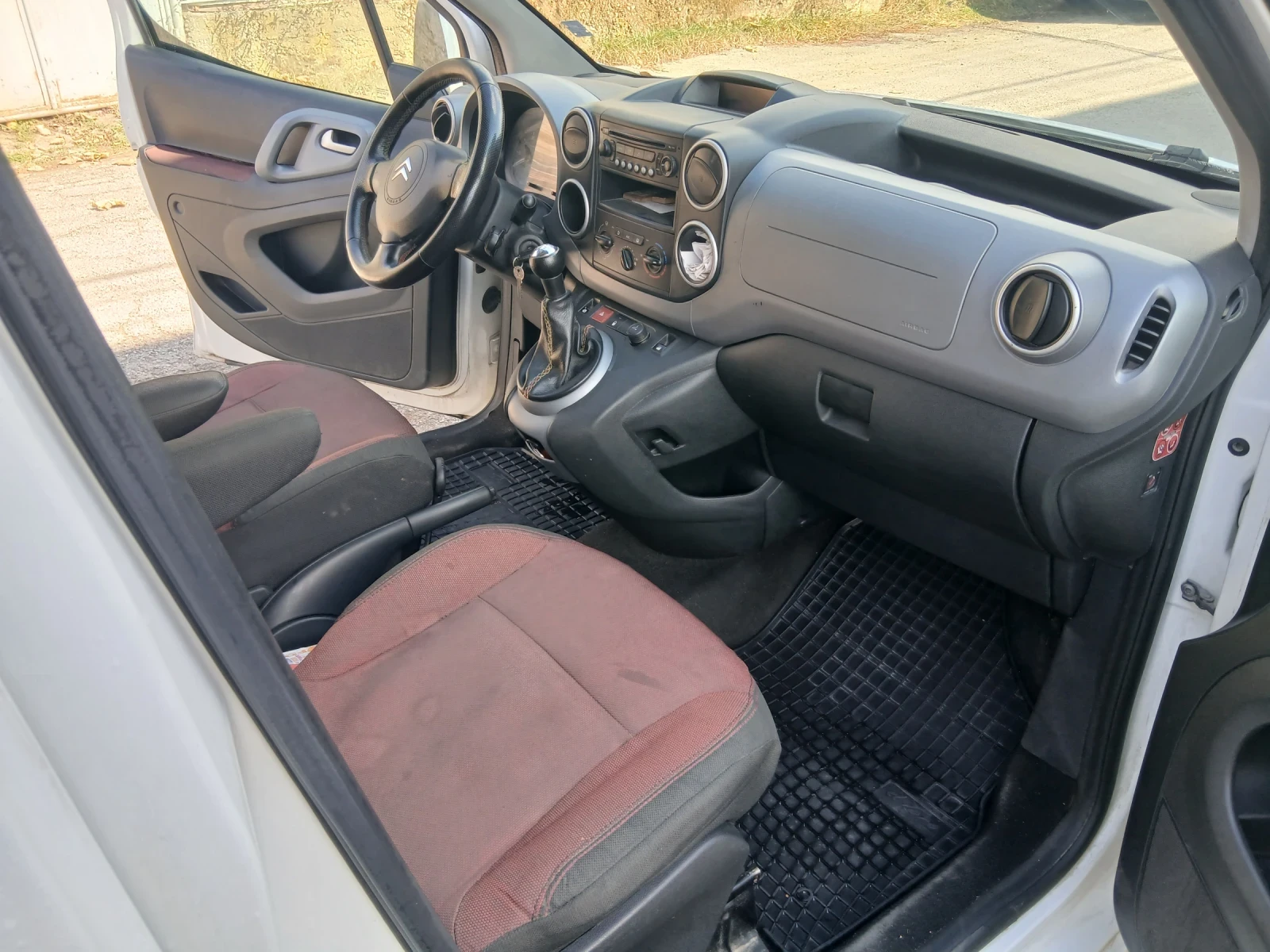 Citroen Berlingo 1.6 HDI, снимка 8 - Автомобили и джипове - 56462111