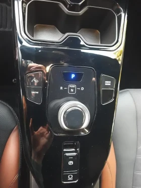 Suzuki Vitara ELECTRIC* PANO* DISTR* KEYLESS* 360 CAM* CARPLAY* , снимка 12