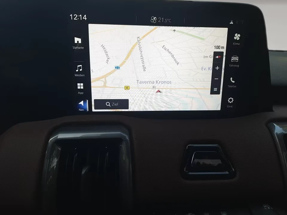 Suzuki Vitara ELECTRIC* PANO* DISTR* KEYLESS* 360 CAM* CARPLAY* , снимка 10 - Автомобили и джипове - 54063960