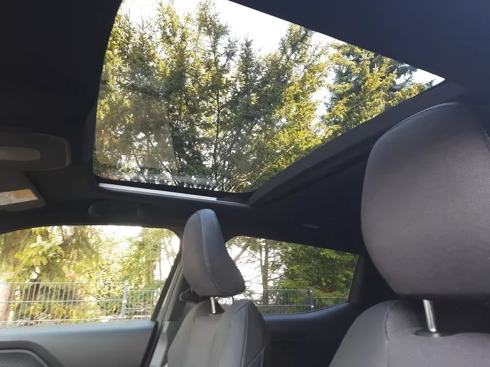 Suzuki Vitara ELECTRIC* PANO* DISTR* KEYLESS* 360 CAM* CARPLAY* , снимка 8 - Автомобили и джипове - 54063960