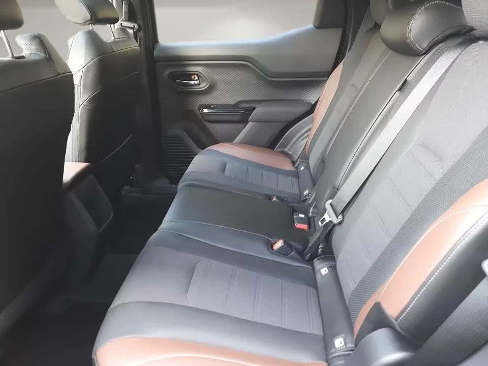Suzuki Vitara ELECTRIC* PANO* DISTR* KEYLESS* 360 CAM* CARPLAY* , снимка 15 - Автомобили и джипове - 54063960