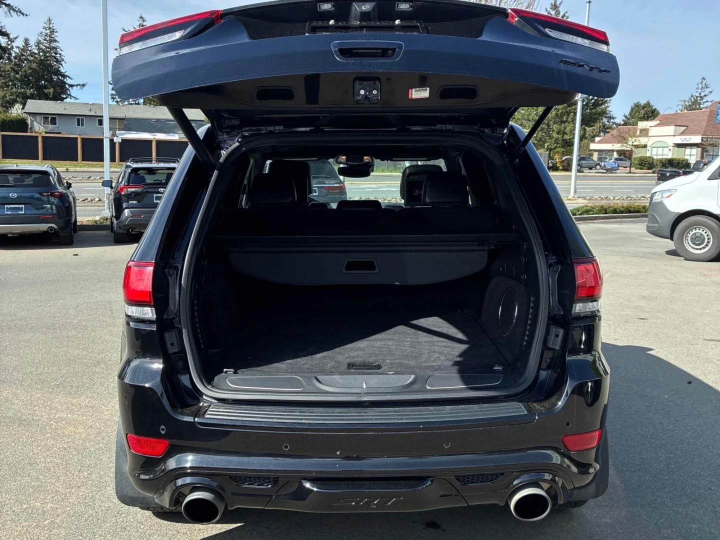Jeep Grand cherokee SRT* Pano* 360view* Подгрев* Обдухване* Телевизори, снимка 6 - Автомобили и джипове - 54333767