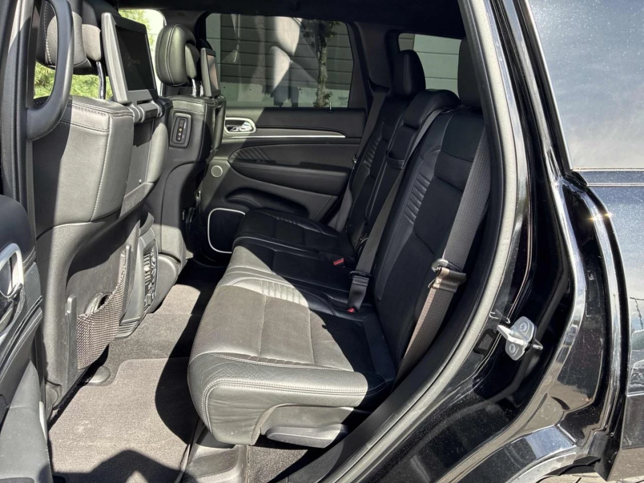 Jeep Grand cherokee SRT* Pano* 360view* Подгрев* Обдухване* Телевизори, снимка 12 - Автомобили и джипове - 54333767