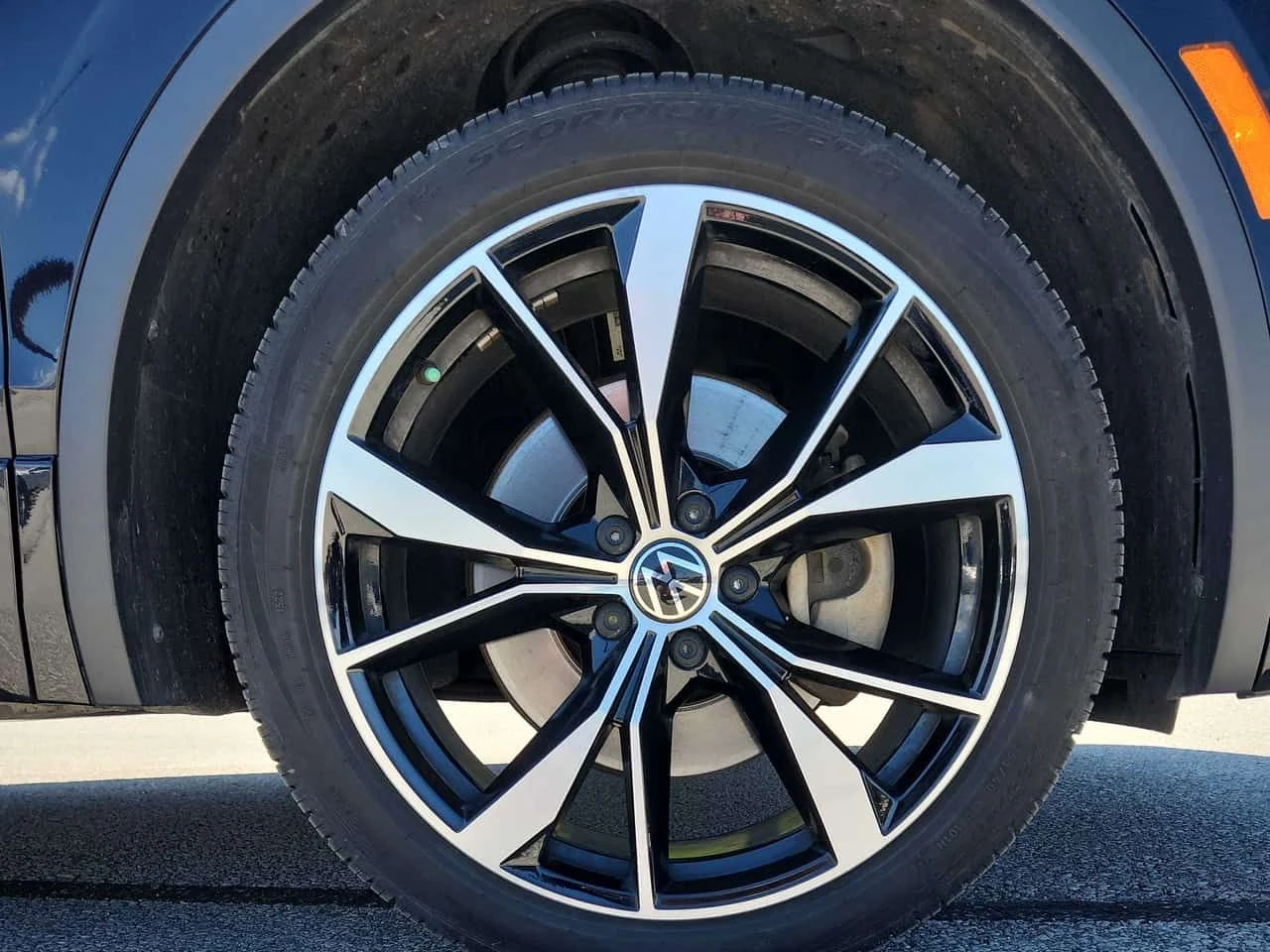 VW Tiguan Highline R Line /360/DISTRONIC/FENDER , снимка 7 - Автомобили и джипове - 54562963