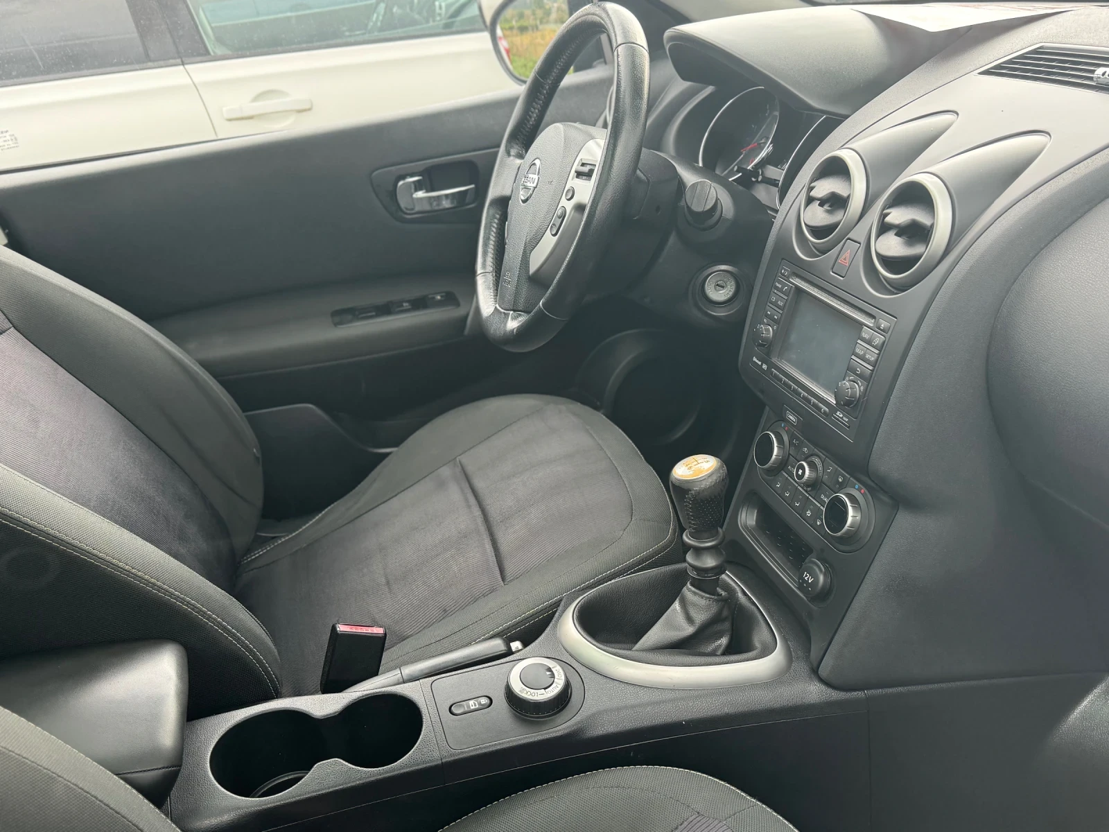Nissan Qashqai 1.6 131 , снимка 5 - Автомобили и джипове - 55177021