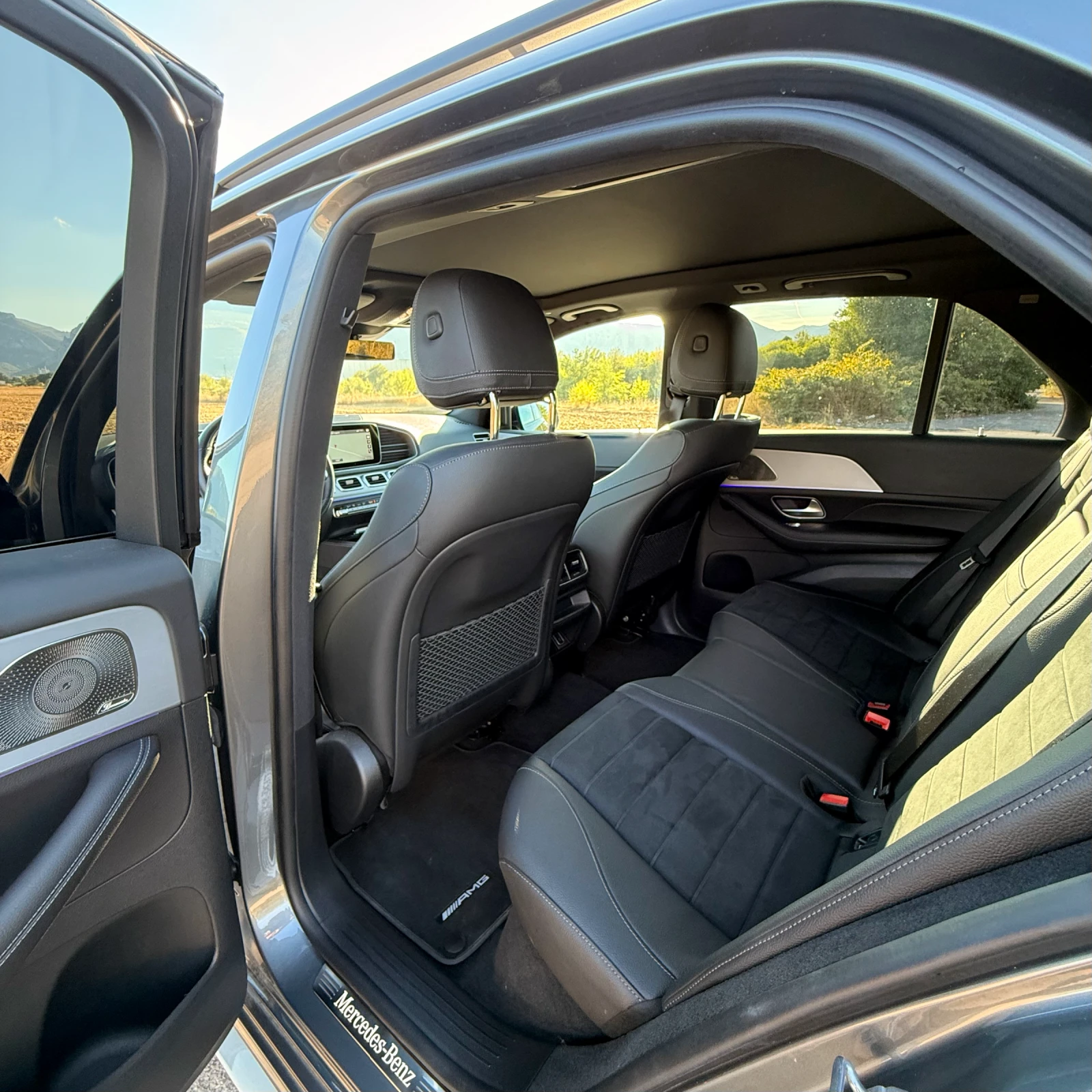 Mercedes-Benz GLE 300 d/ AMG/ Night/ AIRMATIC/ Гаранция 2028, снимка 11 - Автомобили и джипове - 56129882