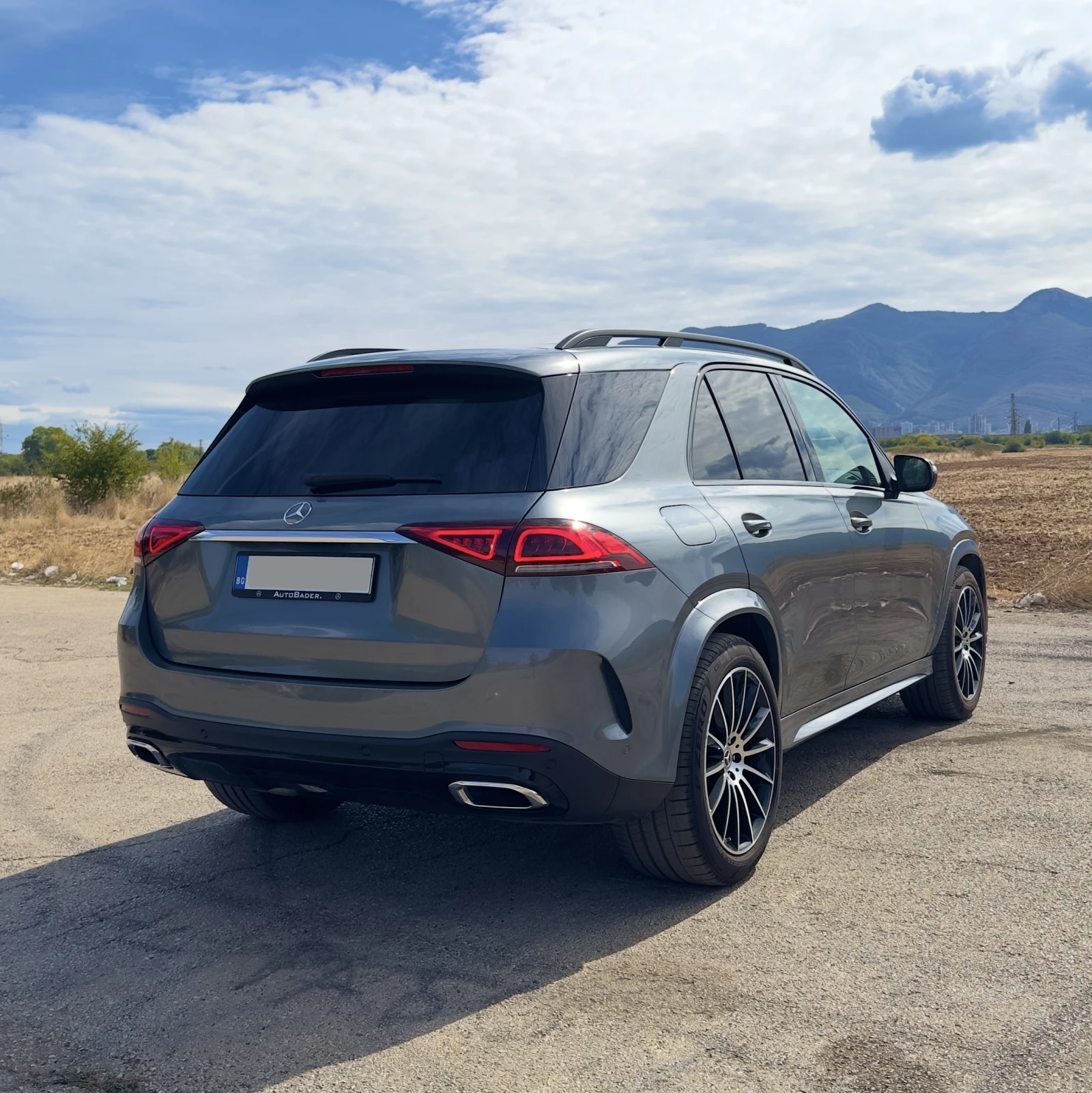 Mercedes-Benz GLE 300 d/ AMG/ Night/ AIRMATIC/ Гаранция 2028, снимка 7 - Автомобили и джипове - 56129882