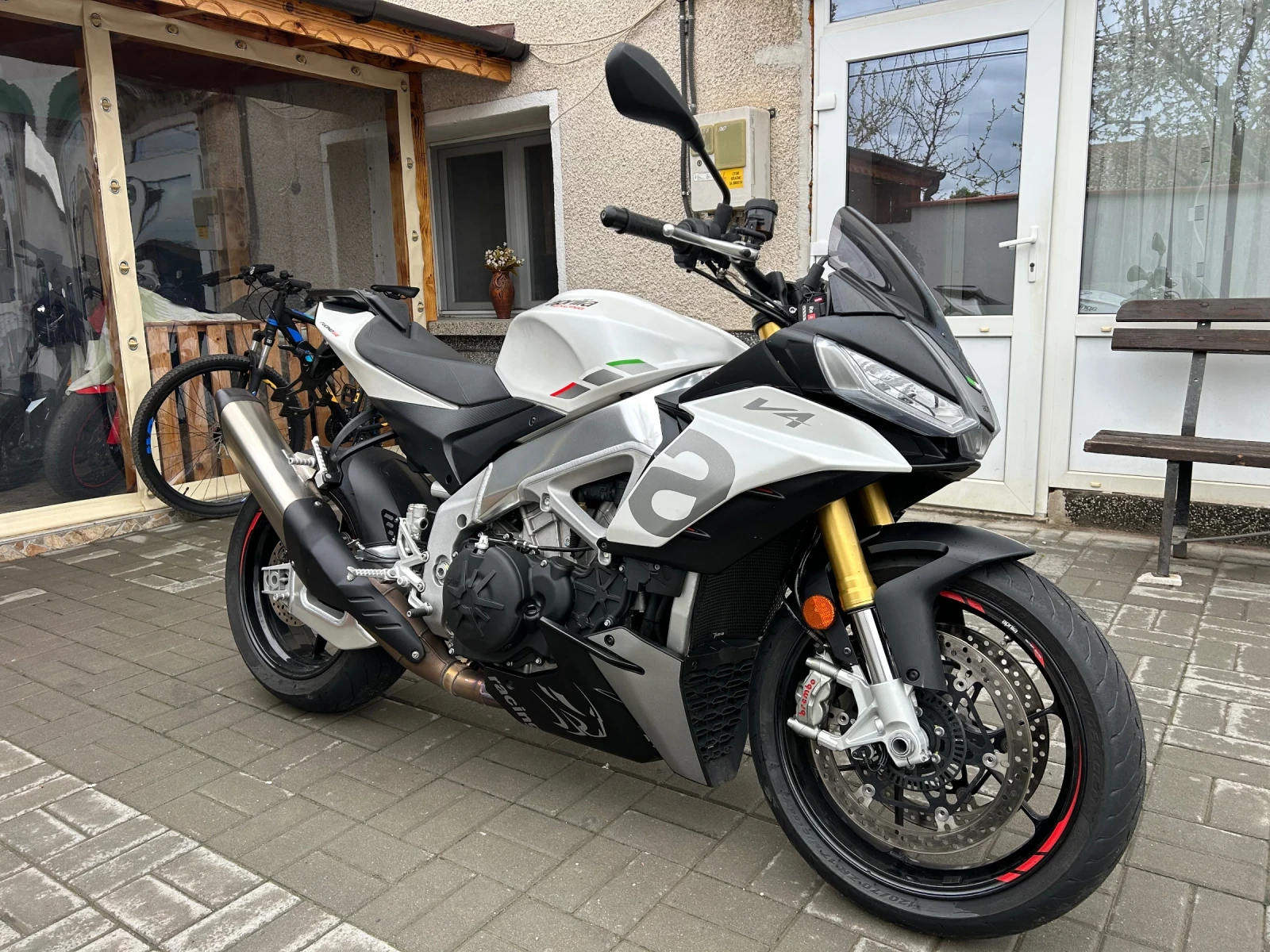 Aprilia Tuono 1100 V4  - изображение 2