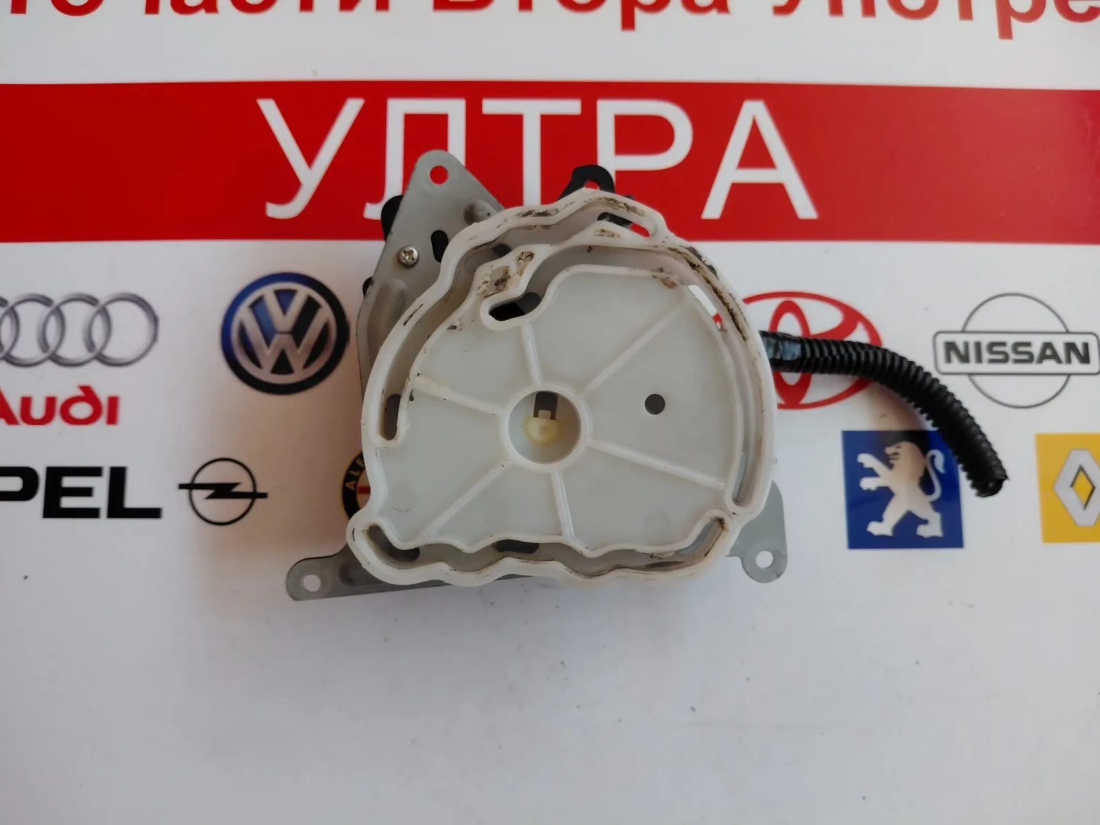 AE063700-8610 Моторче клапа парно за Toyota Avensis (2003-2008) AE0637008610, снимка 2 - Части - 55784443
