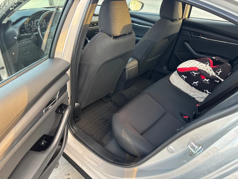 Mazda 3 Skyactive G, снимка 10 - Автомобили и джипове - 52230105