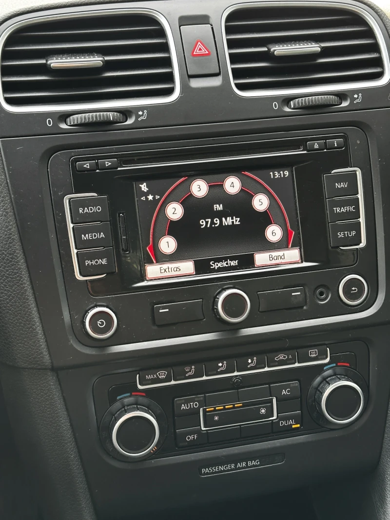 VW Golf 1.2i / НАВИ, снимка 7 - Автомобили и джипове - 53297192