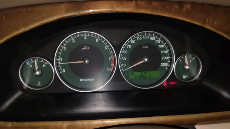 Jaguar X-type 2.5, снимка 16 - Автомобили и джипове - 53540664