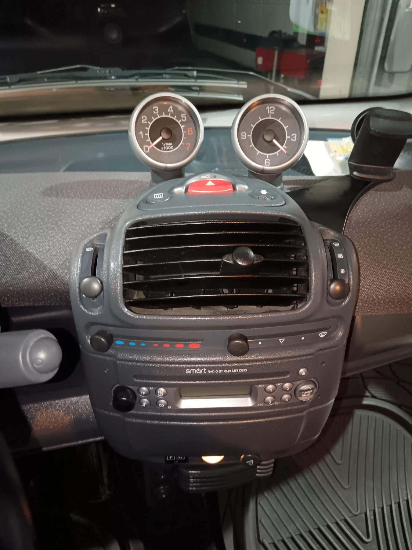 Smart Fortwo 0.7 Бензин/ГАЗ - изображение 9