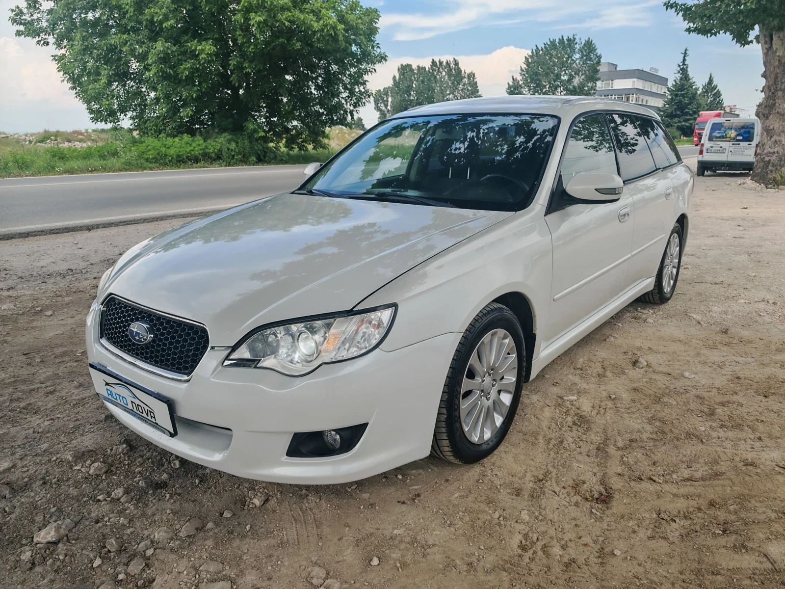 Subaru Legacy 2.0 БЕНЗИН 150 К.С.4х4!BI-FUEL! УНИКАЛНО СЪСТОЯНИЕ - изображение 3