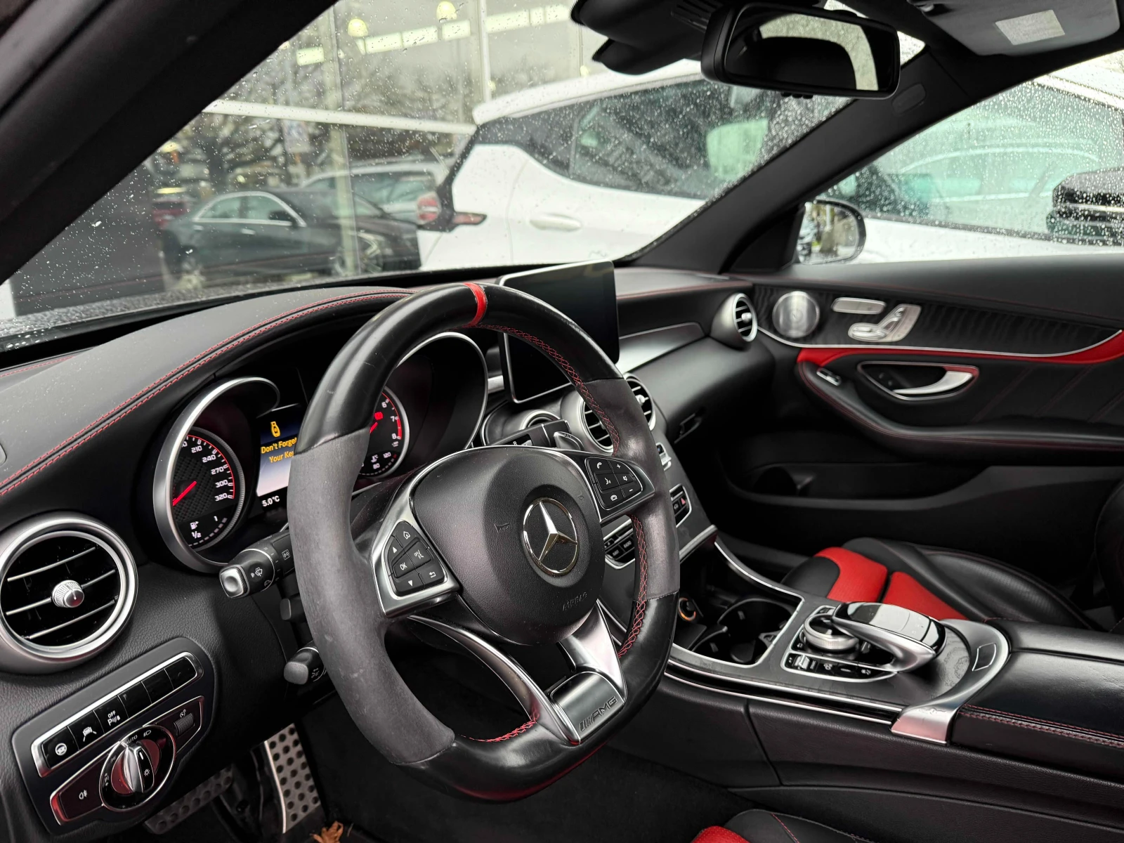 Mercedes-Benz C 63 AMG * CARFAX * БЕЗ ПЪРВОНАЧАЛНА ВНОСКА - изображение 7