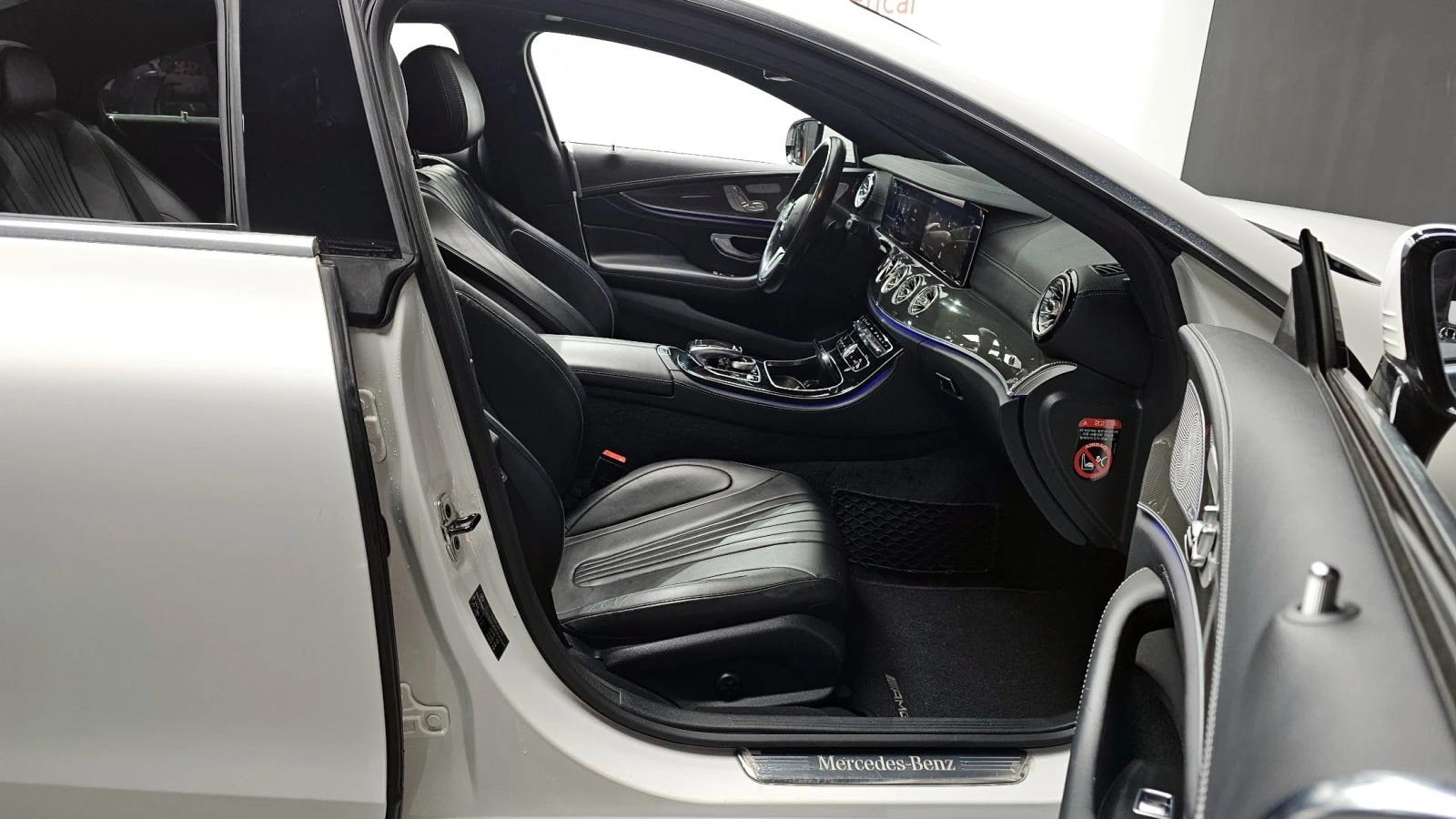Mercedes-Benz CLS 300 CLS300d AMG Line | DISTRONIC | LED | AMG, снимка 16 - Автомобили и джипове - 54755991