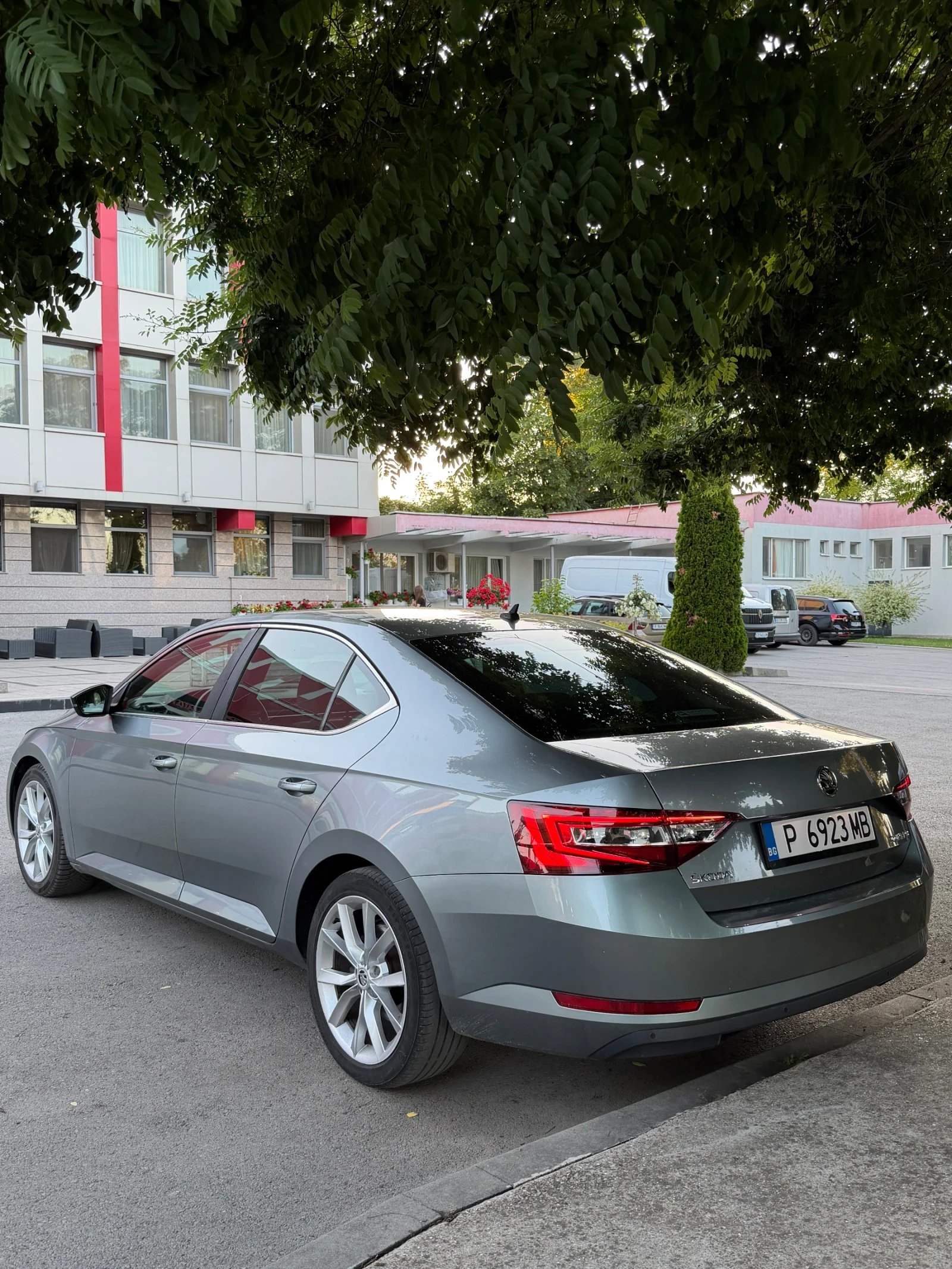Skoda Superb, снимка 6 - Автомобили и джипове - 54952935