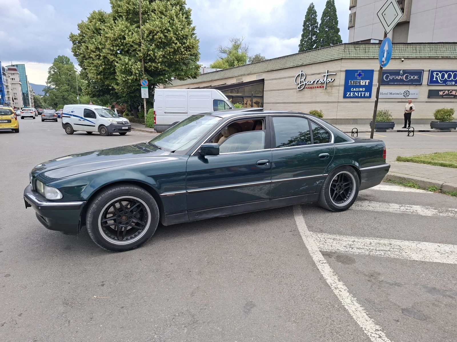 BMW 728 Газ.инж* Двоенстъклопакет* Подгрев* Шибедах* Паркт, снимка 4 - Автомобили и джипове - 55002681