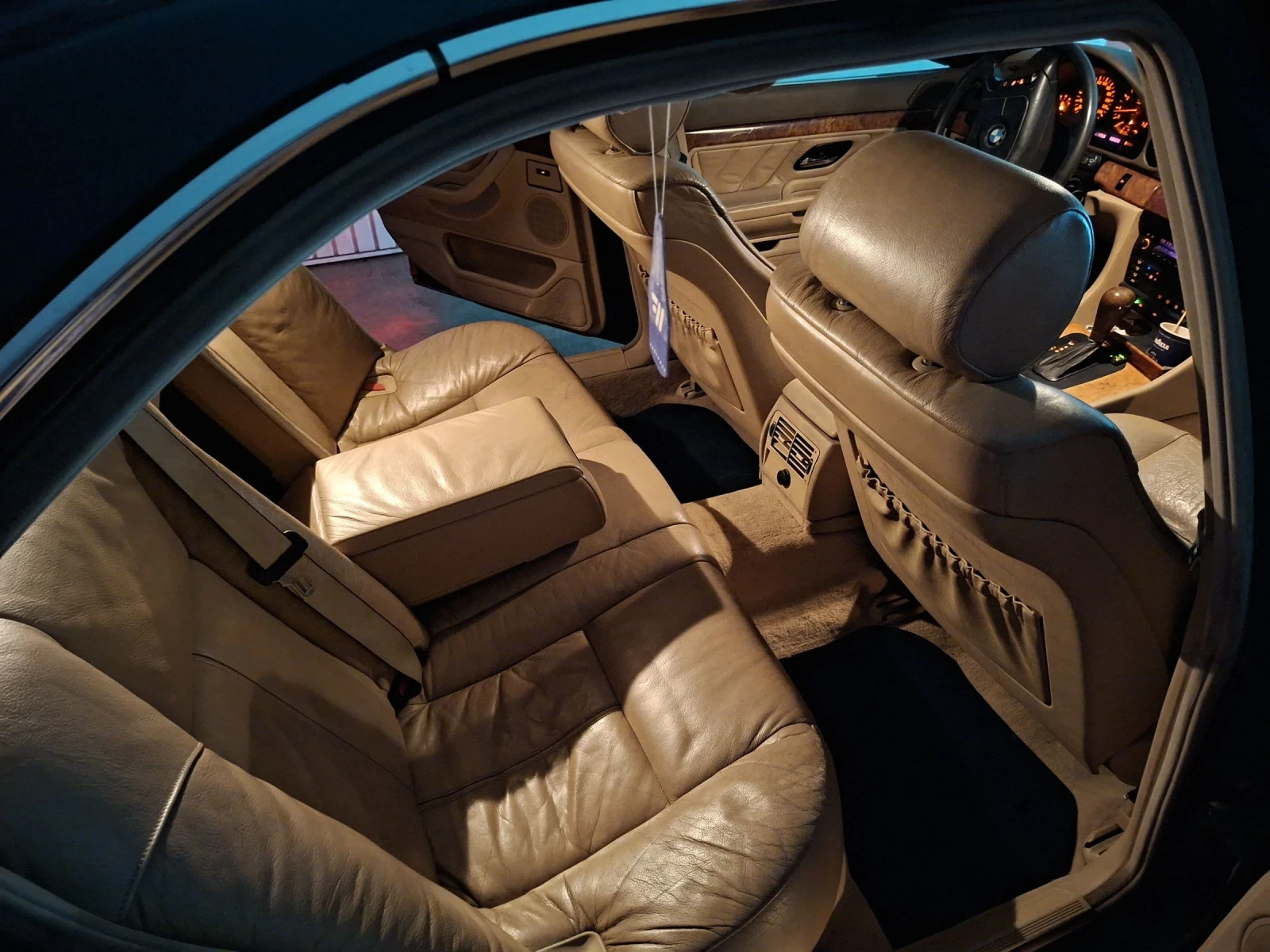BMW 728 Газ.инж* Двоенстъклопакет* Подгрев* Шибедах* Паркт, снимка 15 - Автомобили и джипове - 55002681