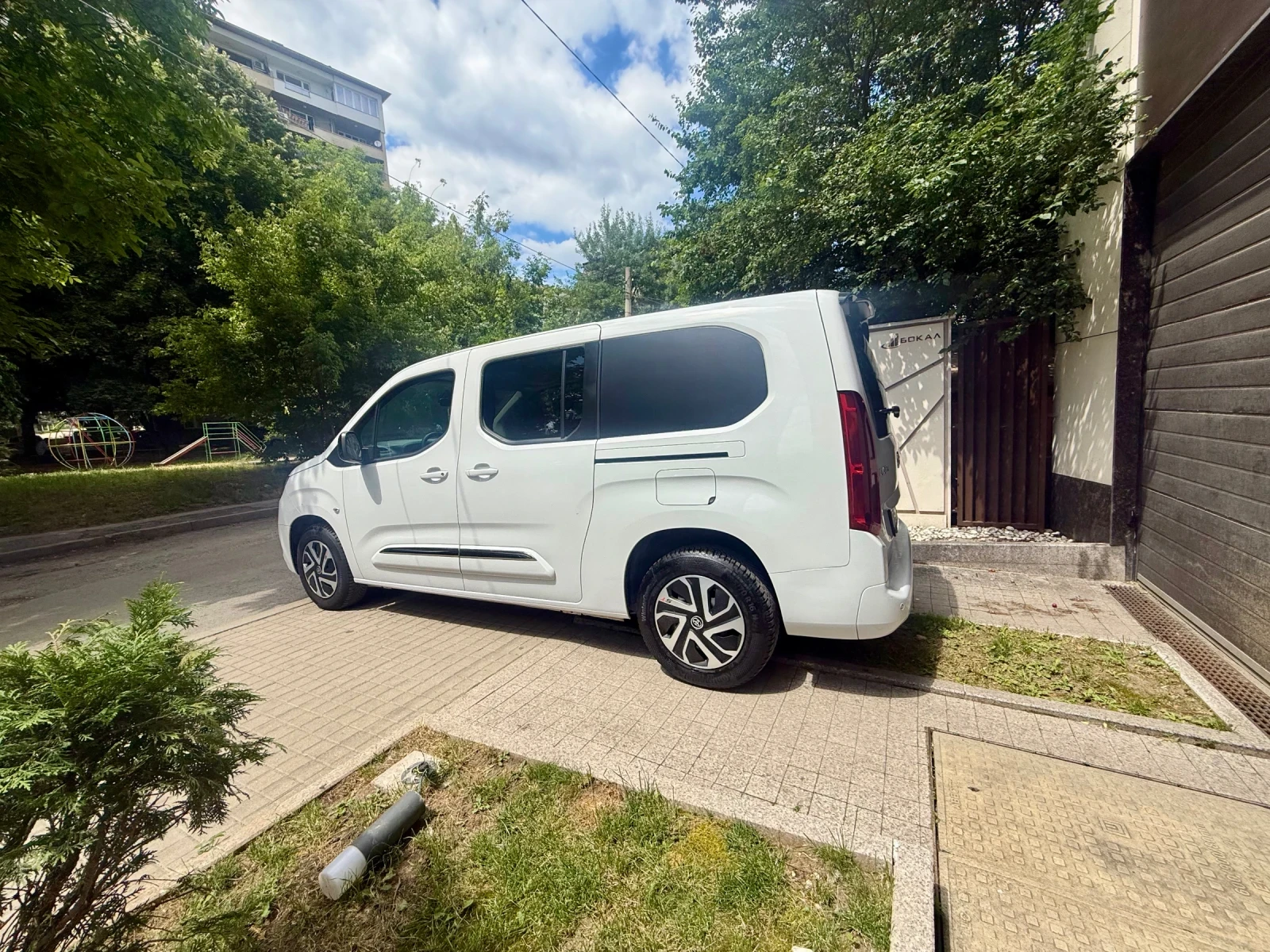 Peugeot Rifter Maxi-2 плъзгащи вр/Автомат/ЧистоНова в Гаранция!, снимка 10 - Автомобили и джипове - 55234780