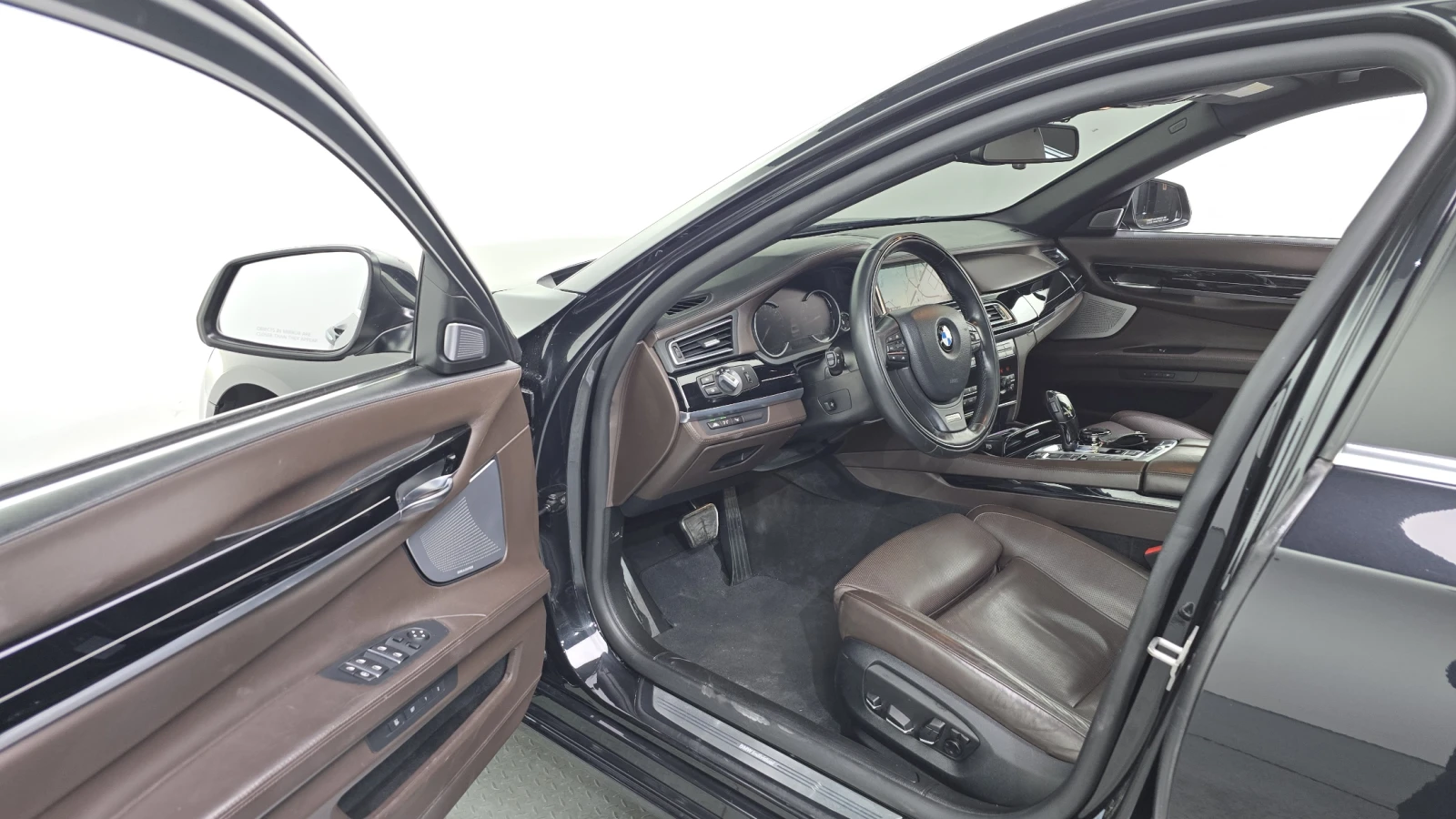 BMW 750 750Ld* HUD* 360* ОБДУХВАНЕ* SOFT CLOSE* ЛЮК* КРАЙН, снимка 10 - Автомобили и джипове - 55348547