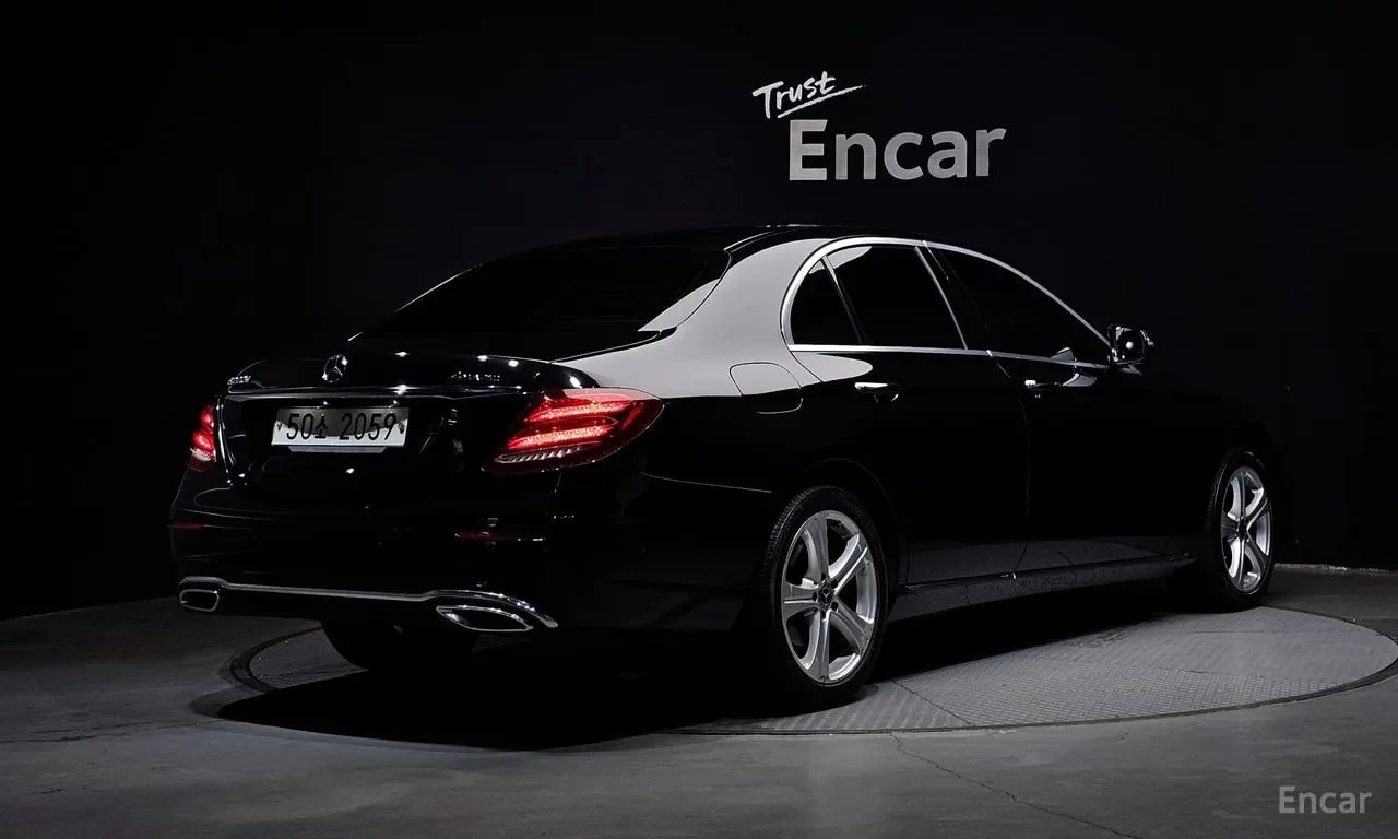 Mercedes-Benz E 220 * E220d 4MATIC Avantgarde * ЦЕНА ДО БГ, снимка 2 - Автомобили и джипове - 55980825