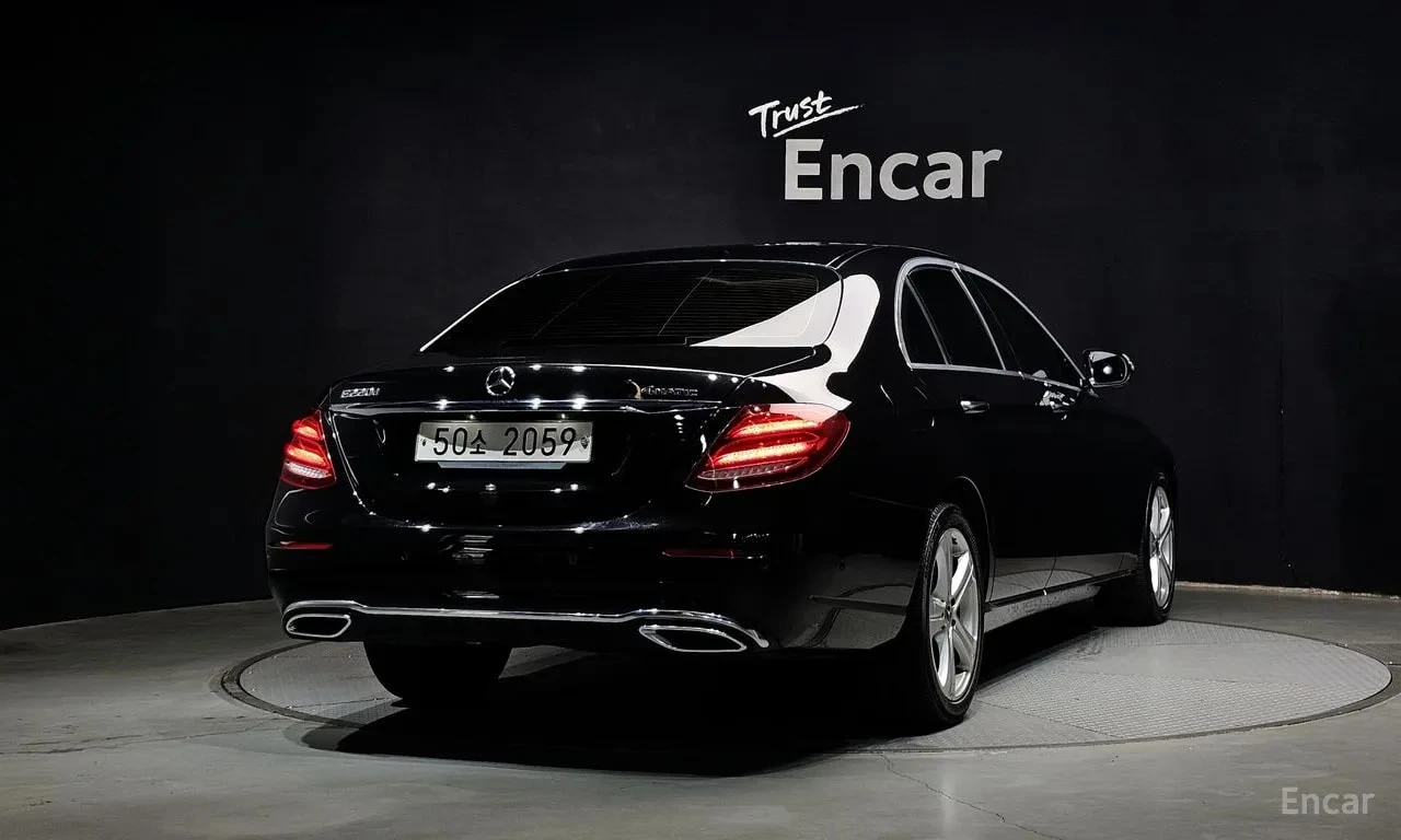 Mercedes-Benz E 220 * E220d 4MATIC Avantgarde * ЦЕНА ДО БГ, снимка 4 - Автомобили и джипове - 55980825