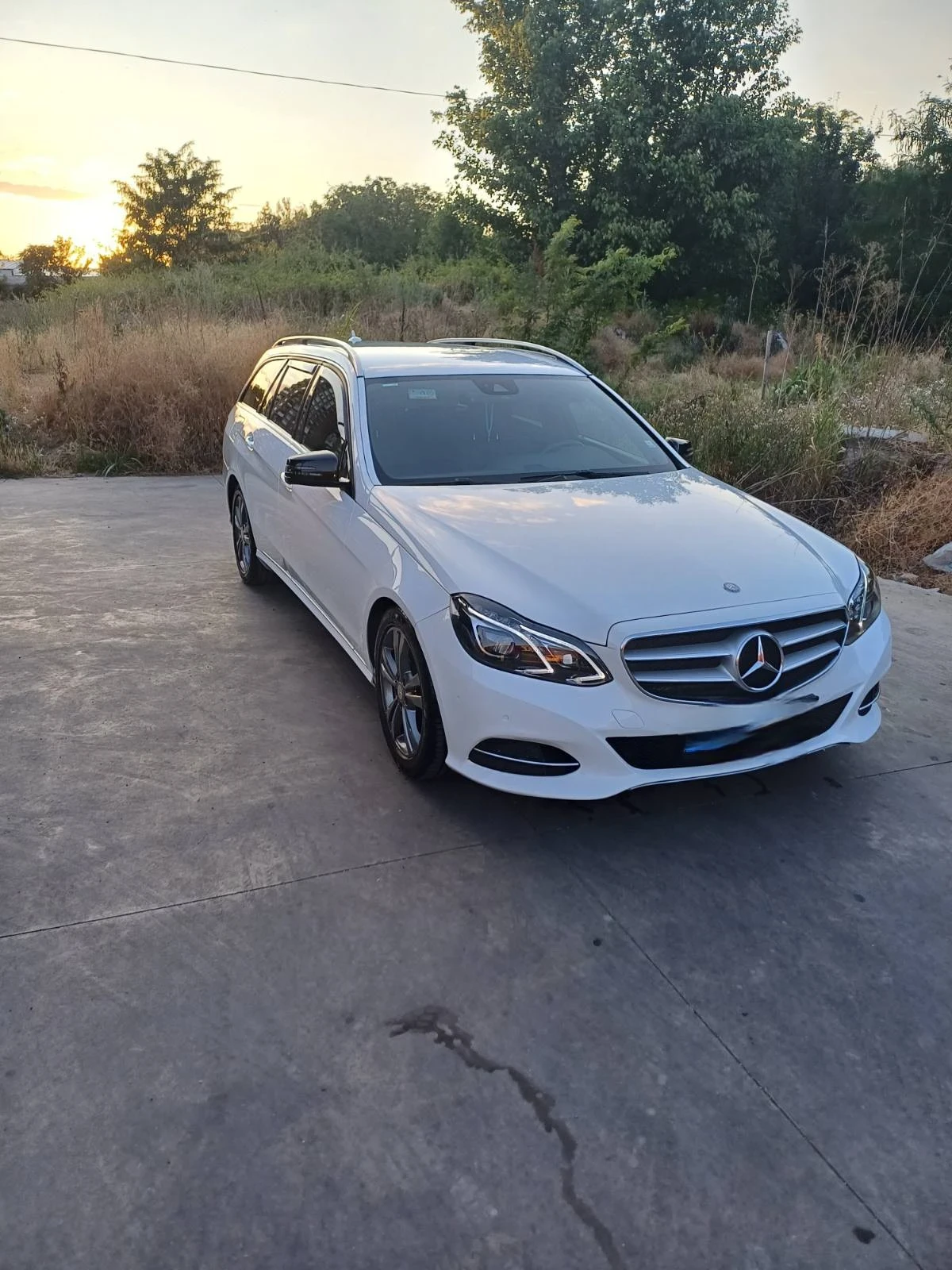 Mercedes-Benz E 220, снимка 3 - Автомобили и джипове - 56214992