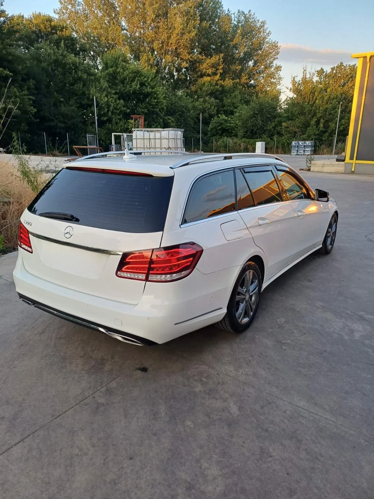 Mercedes-Benz E 220, снимка 6 - Автомобили и джипове - 56214992