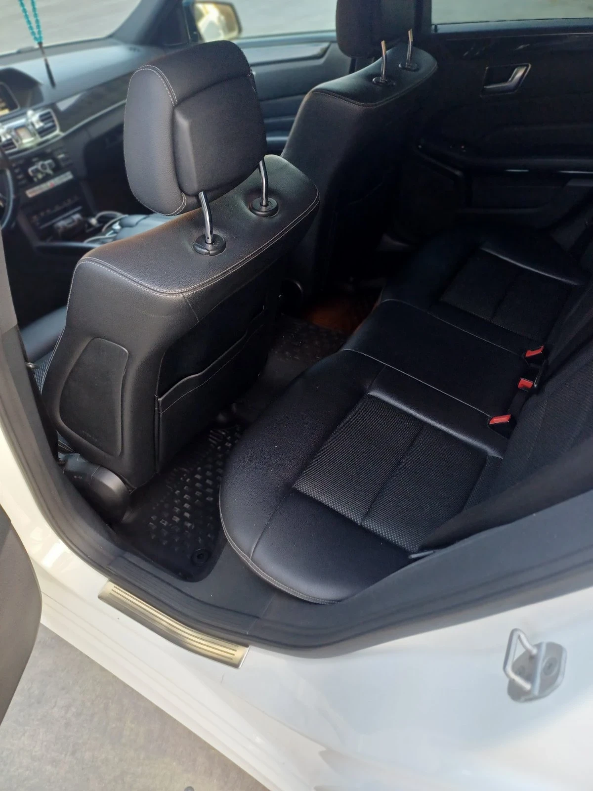 Mercedes-Benz E 220, снимка 13 - Автомобили и джипове - 56214992