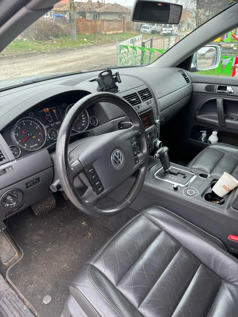 VW Touareg, снимка 8 - Автомобили и джипове - 47843352