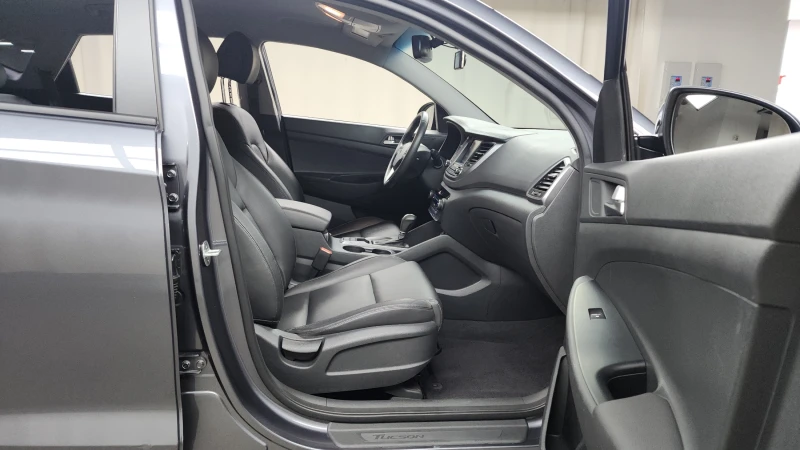Hyundai Tucson 2.0 2WD MODERN autogeorge.com, снимка 11 - Автомобили и джипове - 51903591