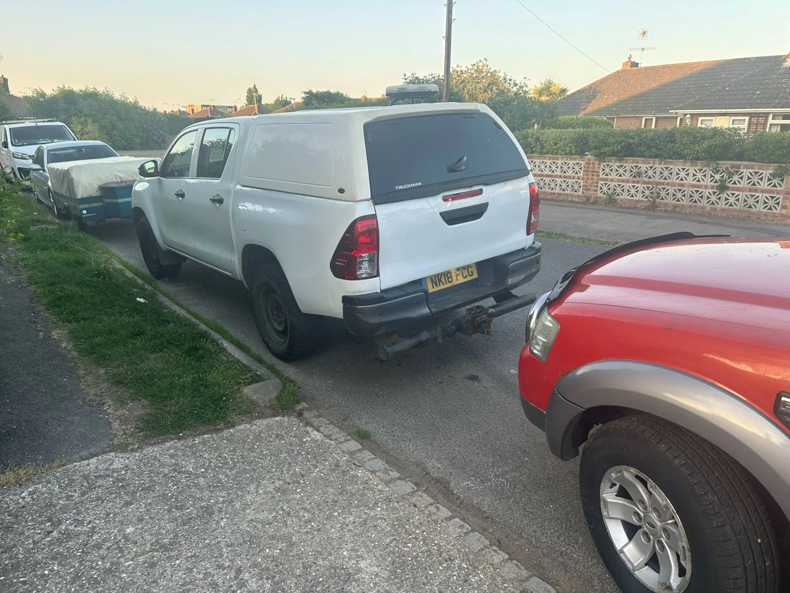 Toyota Hilux 2.4 - изображение 3