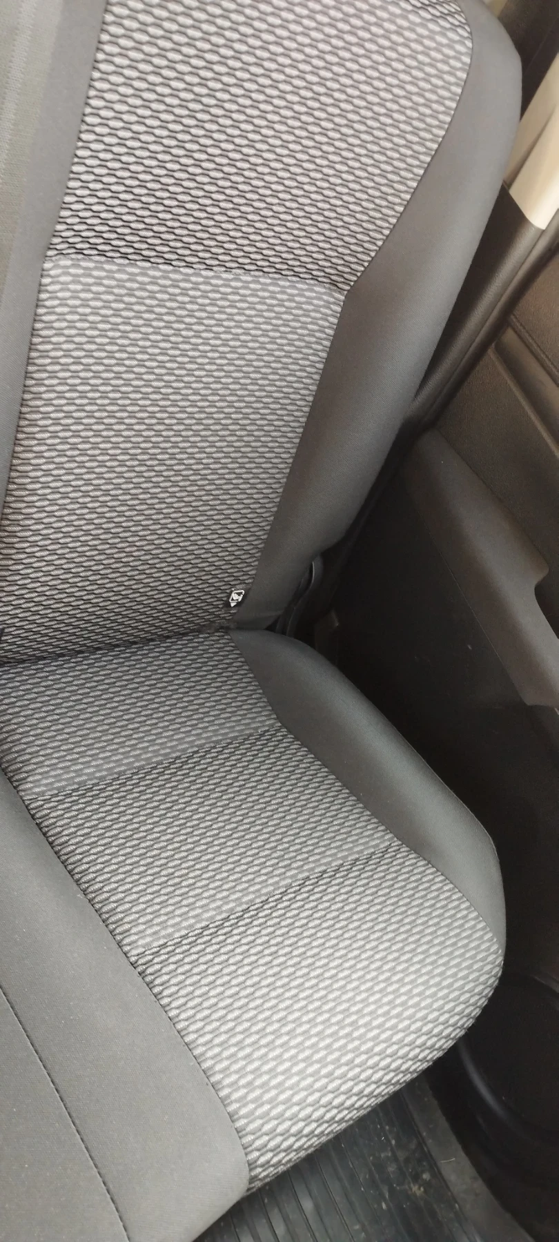 Toyota Hilux 2.4 - изображение 8