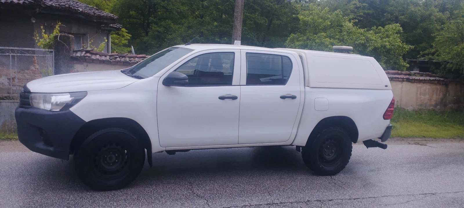 Toyota Hilux 2.4 - изображение 5