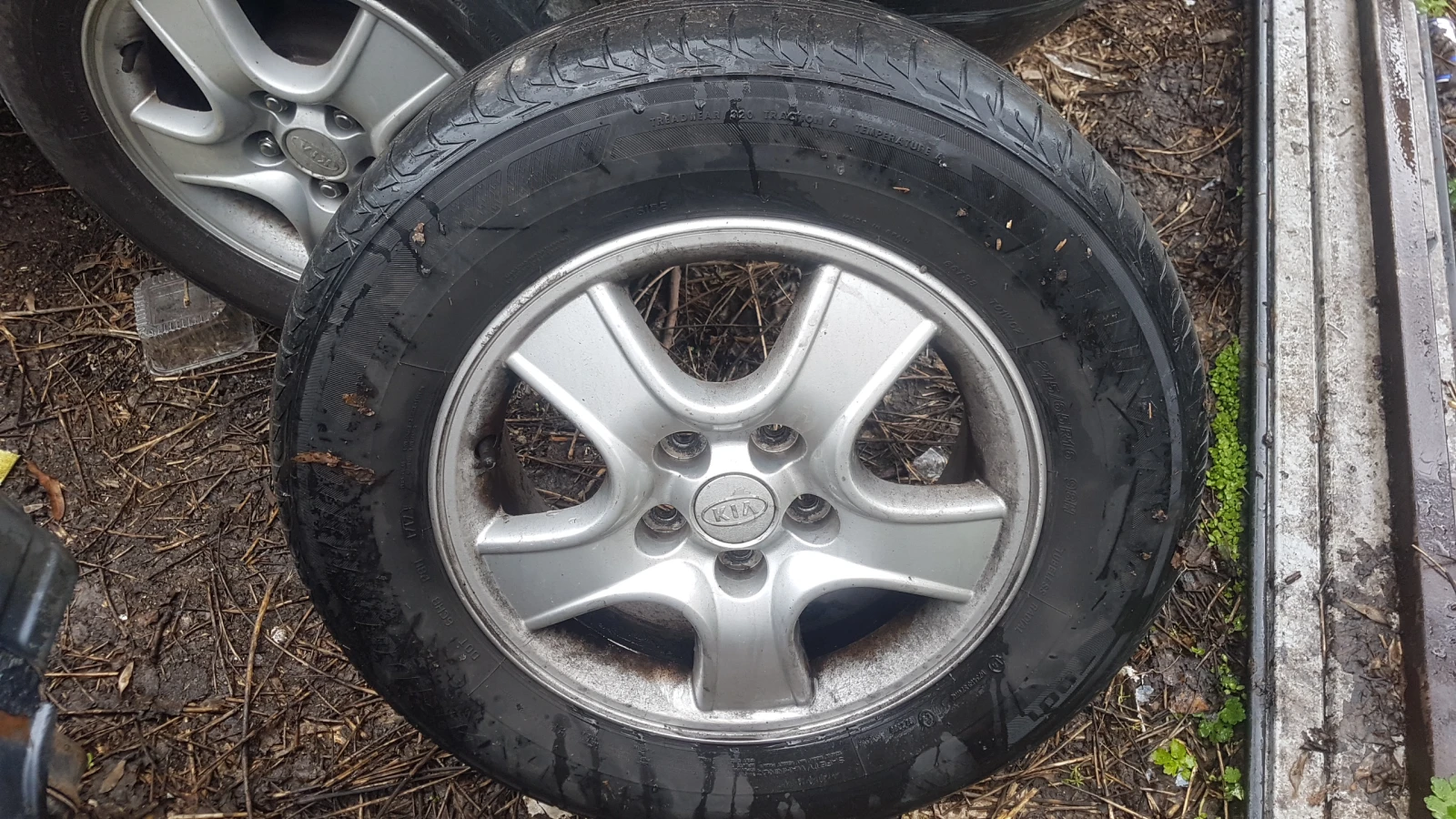 Kia Sportage 2.0i Лети.джанти, снимка 4 - Автомобили и джипове - 54088542