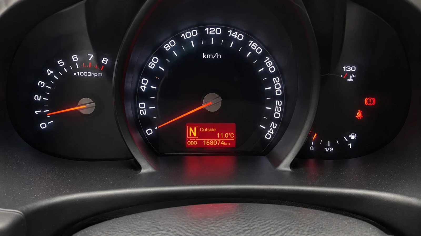 Kia Sportage 2.0i/АВТОМАТ/4X4, снимка 13 - Автомобили и джипове - 54552693