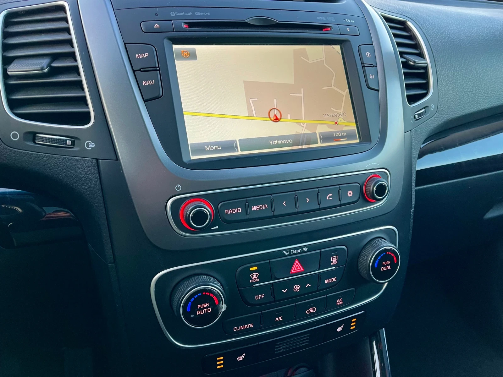Kia Sorento 2.0 CRDI 4x4 - 7 места / Euro 6B, снимка 10 - Автомобили и джипове - 55400331
