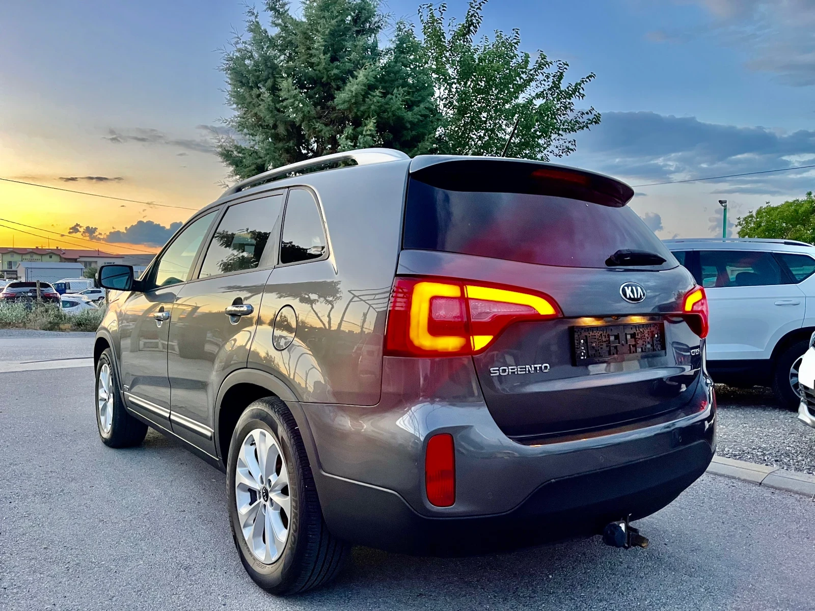 Kia Sorento 2.0 CRDI 4x4 - 7 места / Euro 6B, снимка 4 - Автомобили и джипове - 55400331