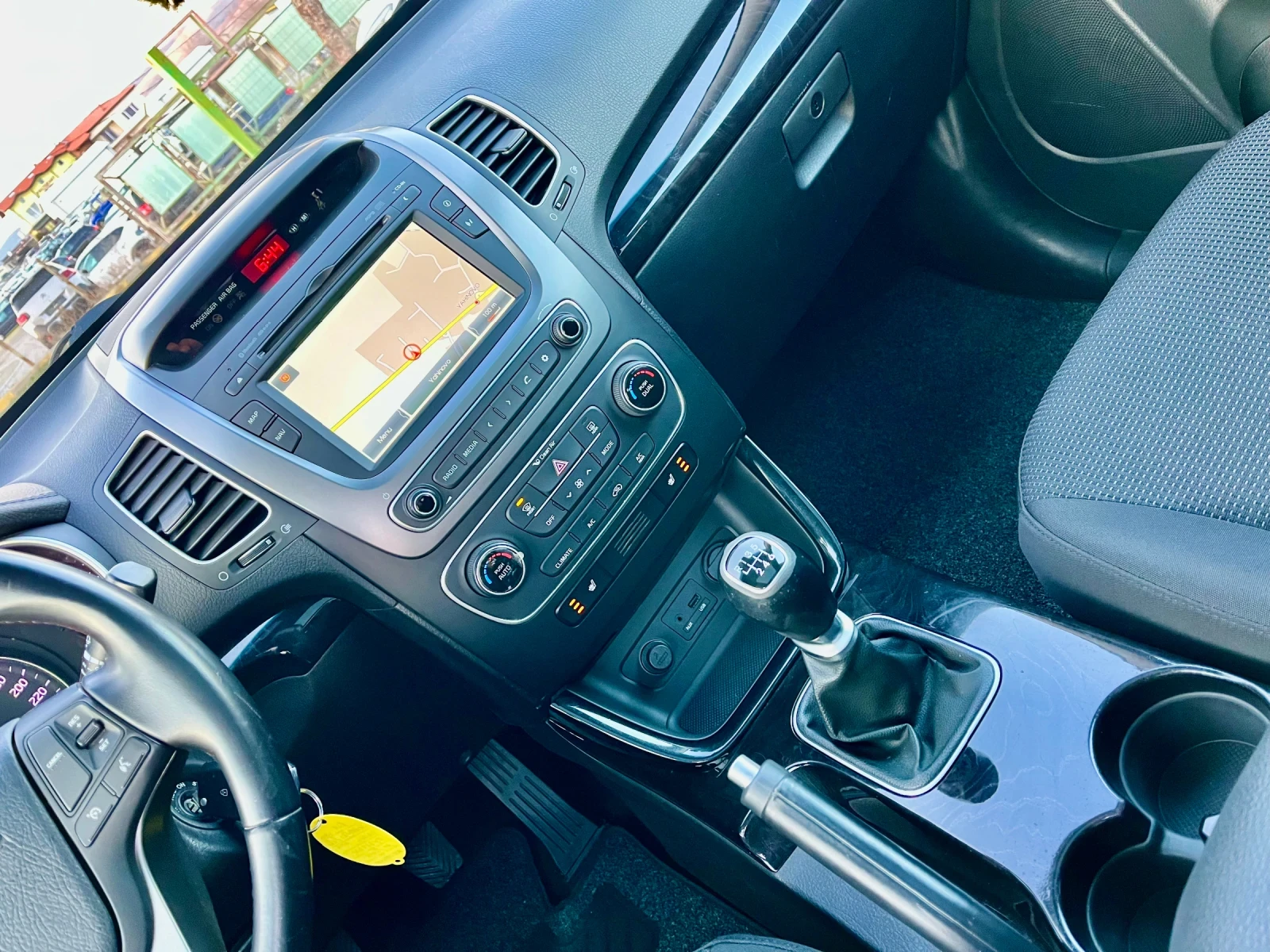 Kia Sorento 2.0 CRDI 4x4 - 7 места / Euro 6B, снимка 9 - Автомобили и джипове - 55400331