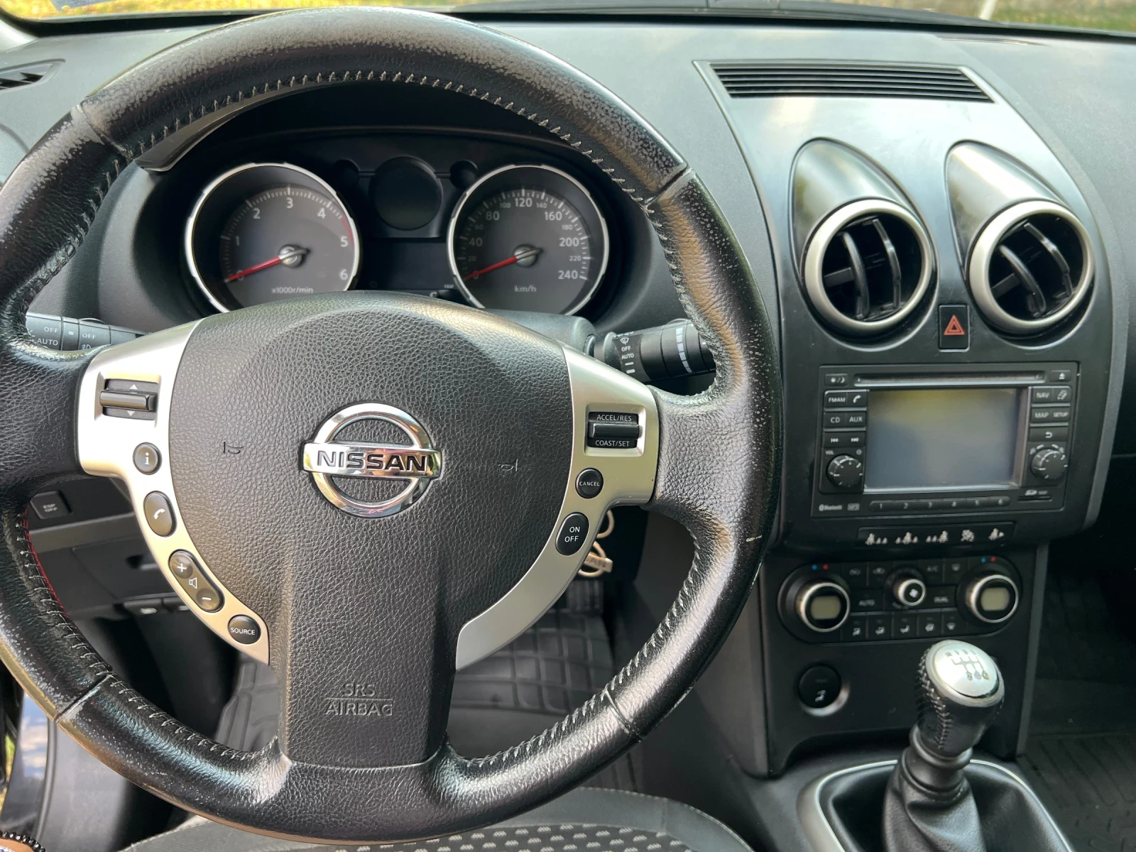 Nissan Qashqai, снимка 8 - Автомобили и джипове - 55577930