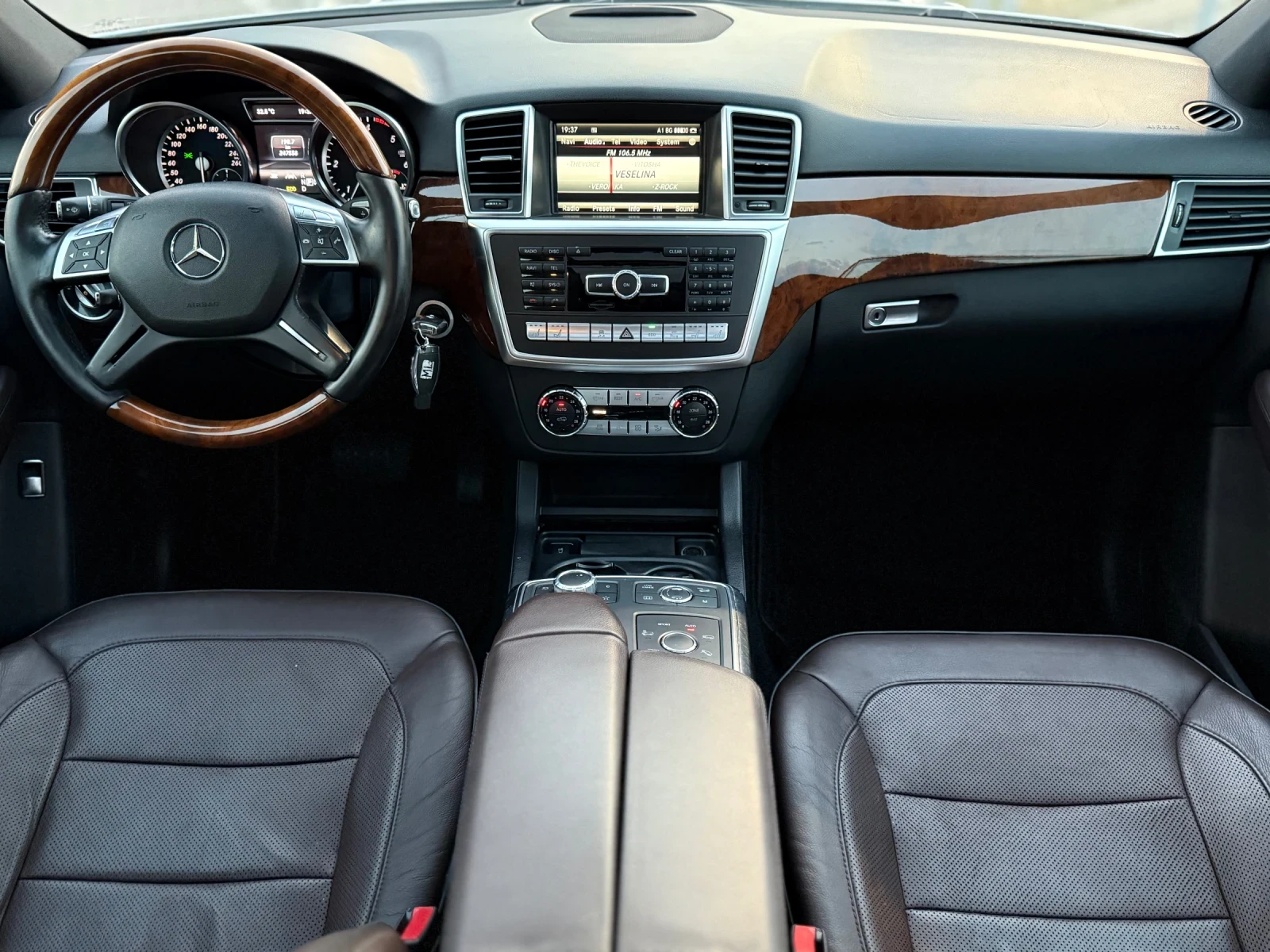 Mercedes-Benz ML 350 FULL* PODGREV* OBDUH* PANO* 3xTV* LINE ASSIST* MEM, снимка 9 - Автомобили и джипове - 55590396