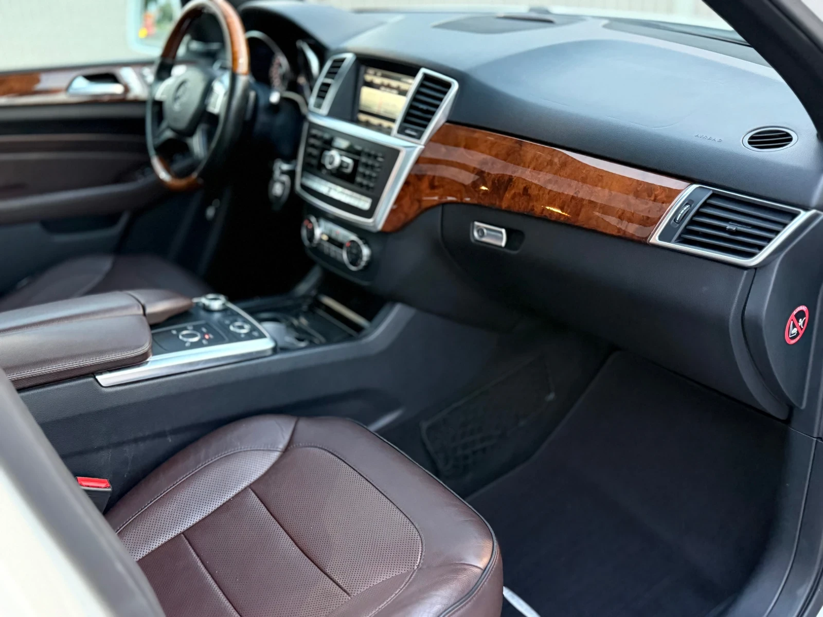 Mercedes-Benz ML 350 FULL* PODGREV* OBDUH* PANO* 3xTV* LINE ASSIST* MEM, снимка 8 - Автомобили и джипове - 55590396